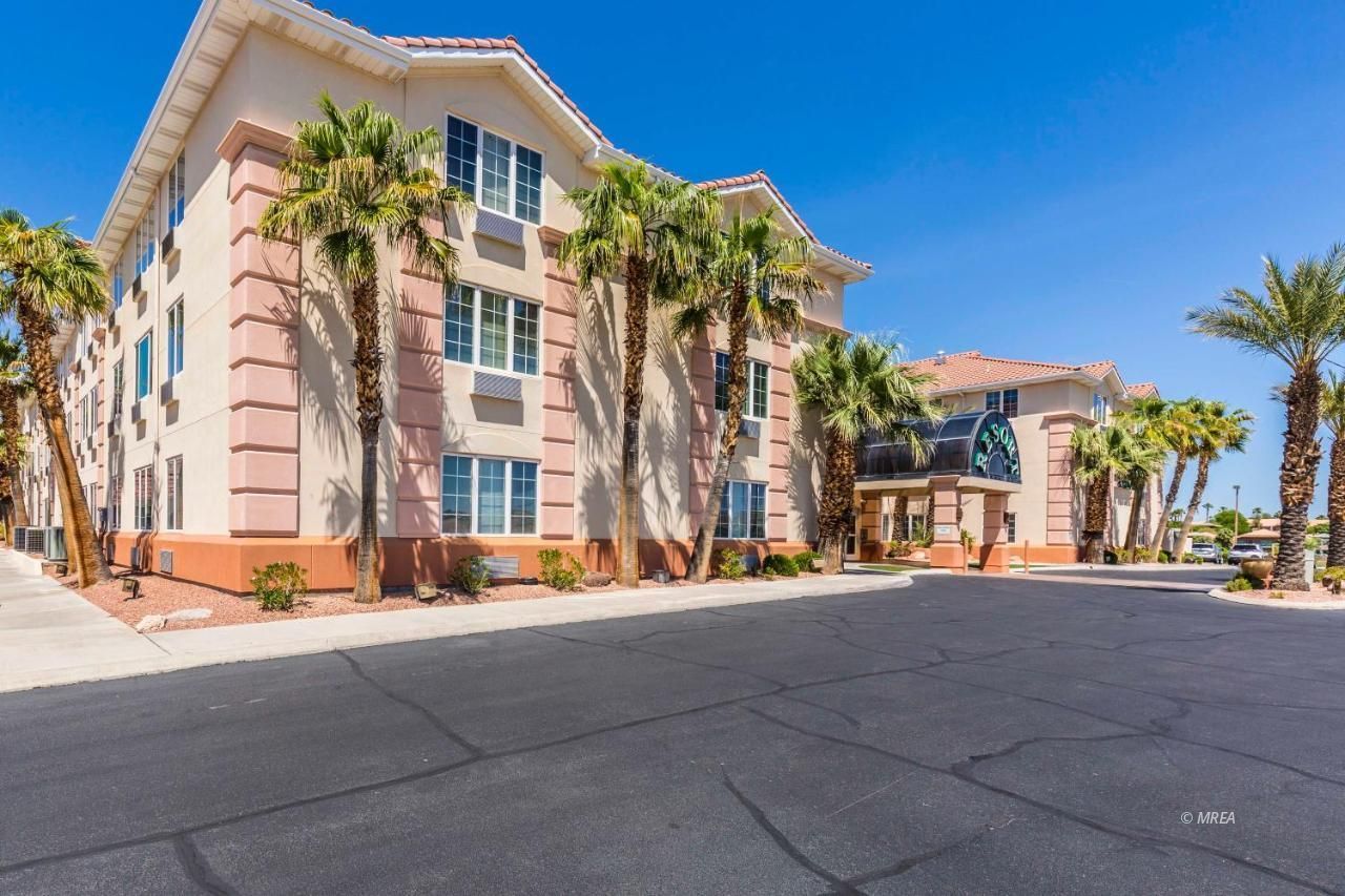 555  Highland Dr  #207