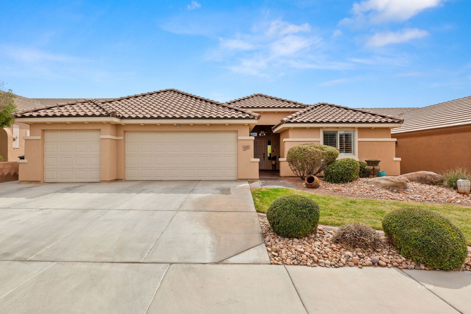 858  Falcon Glenn Dr