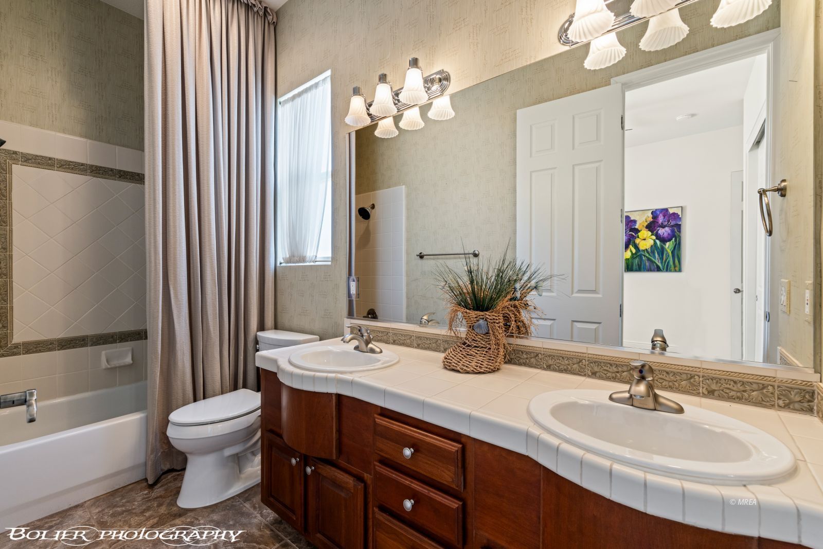 524  Mountainside Ct