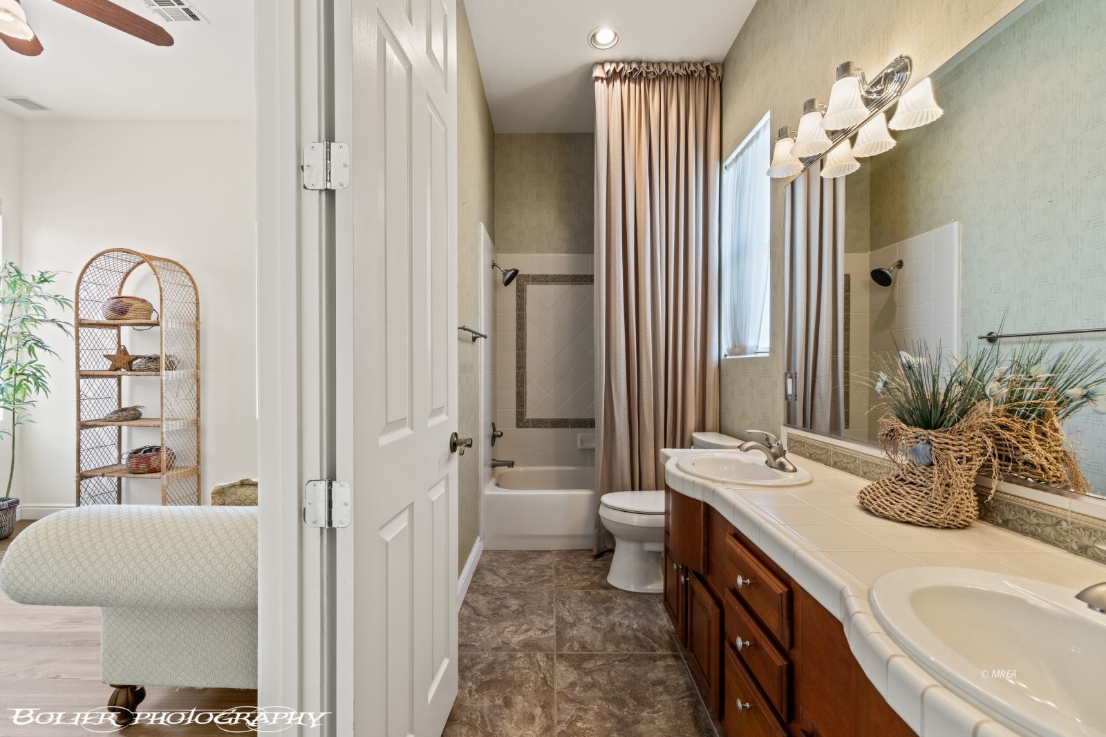 524  Mountainside Ct