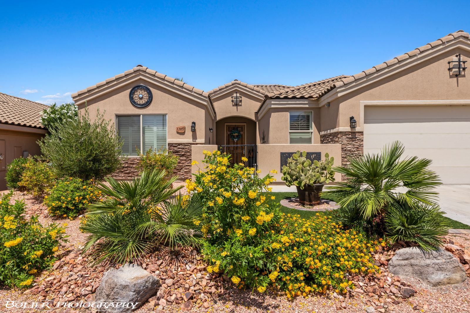 1309  Vista Del Monte Dr