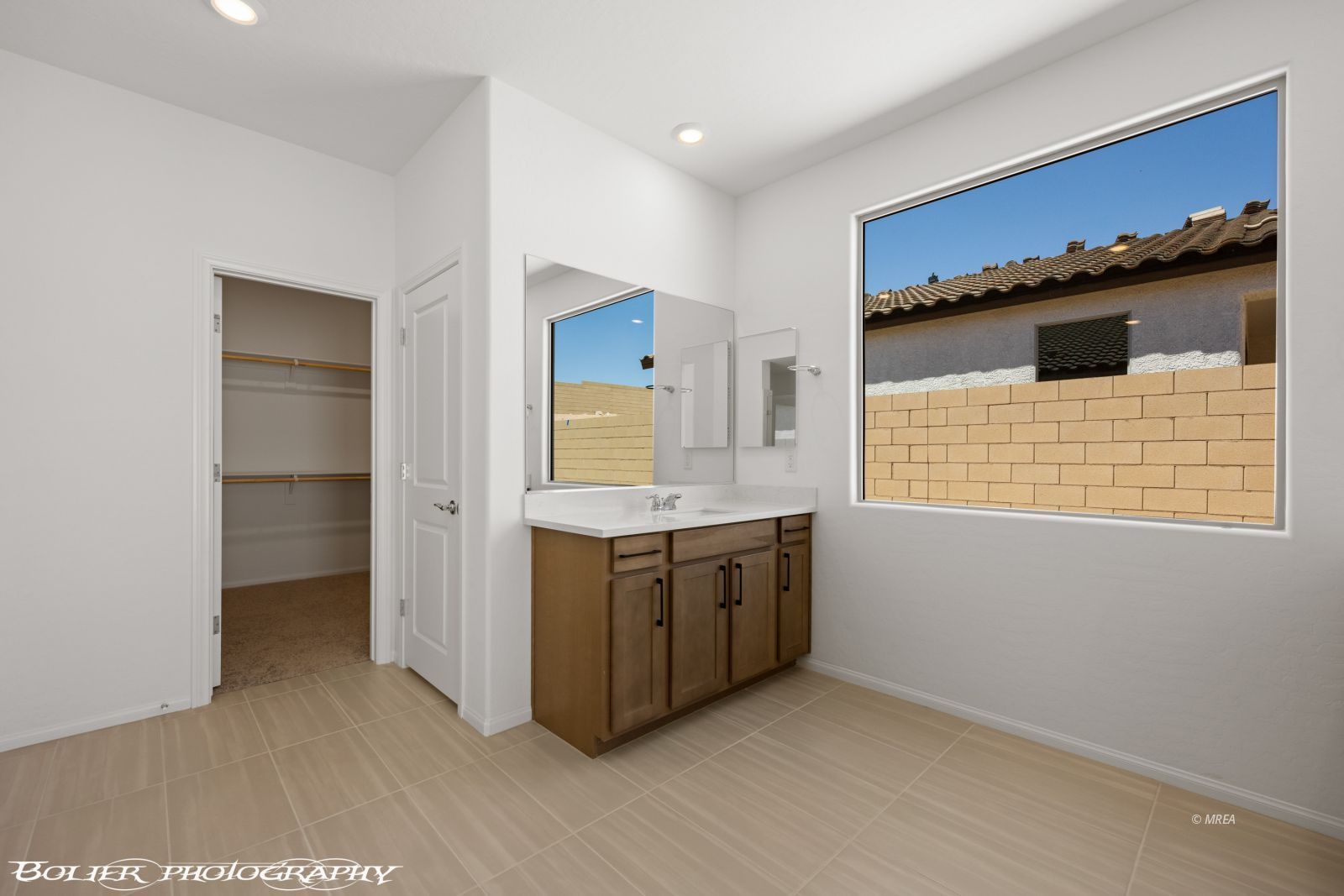 1250  Vertical Bluff 