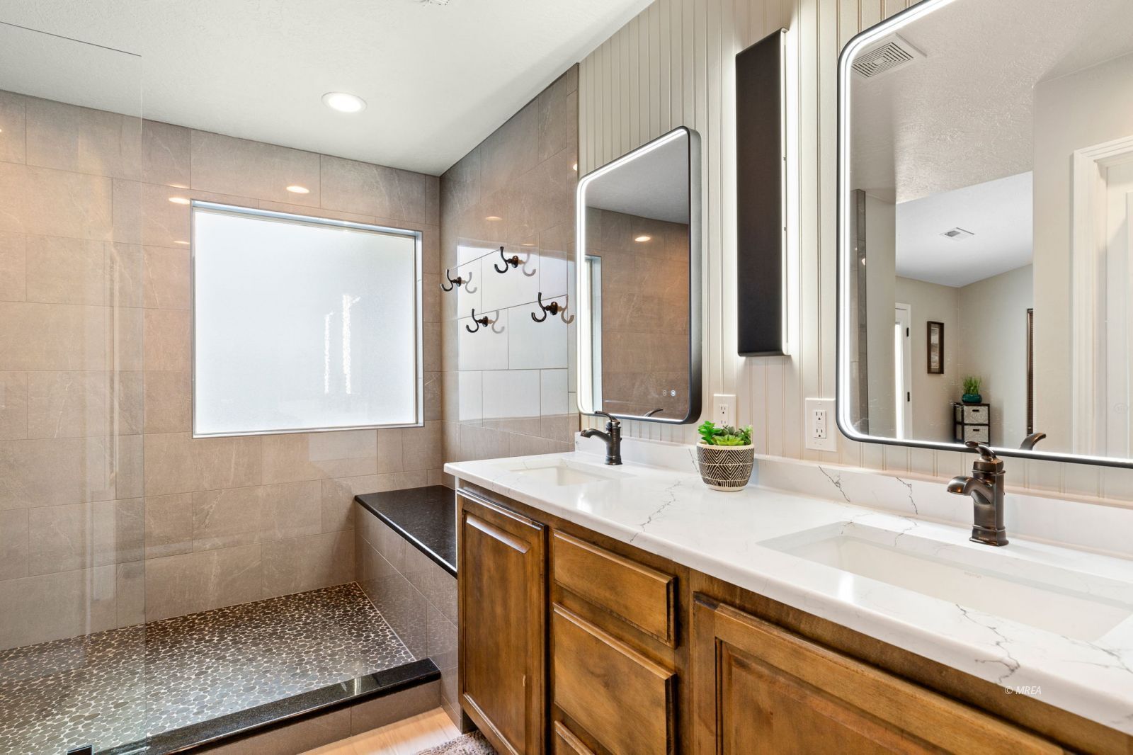 858  Falcon Glenn Dr