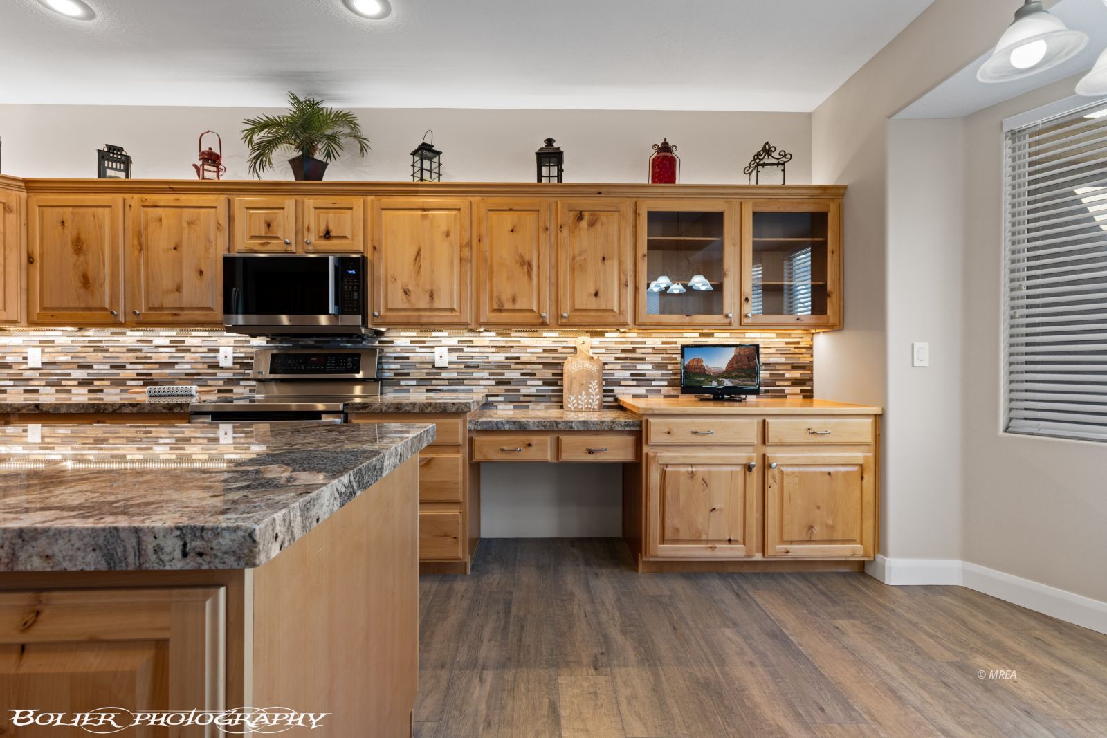 454  Highland View Ct