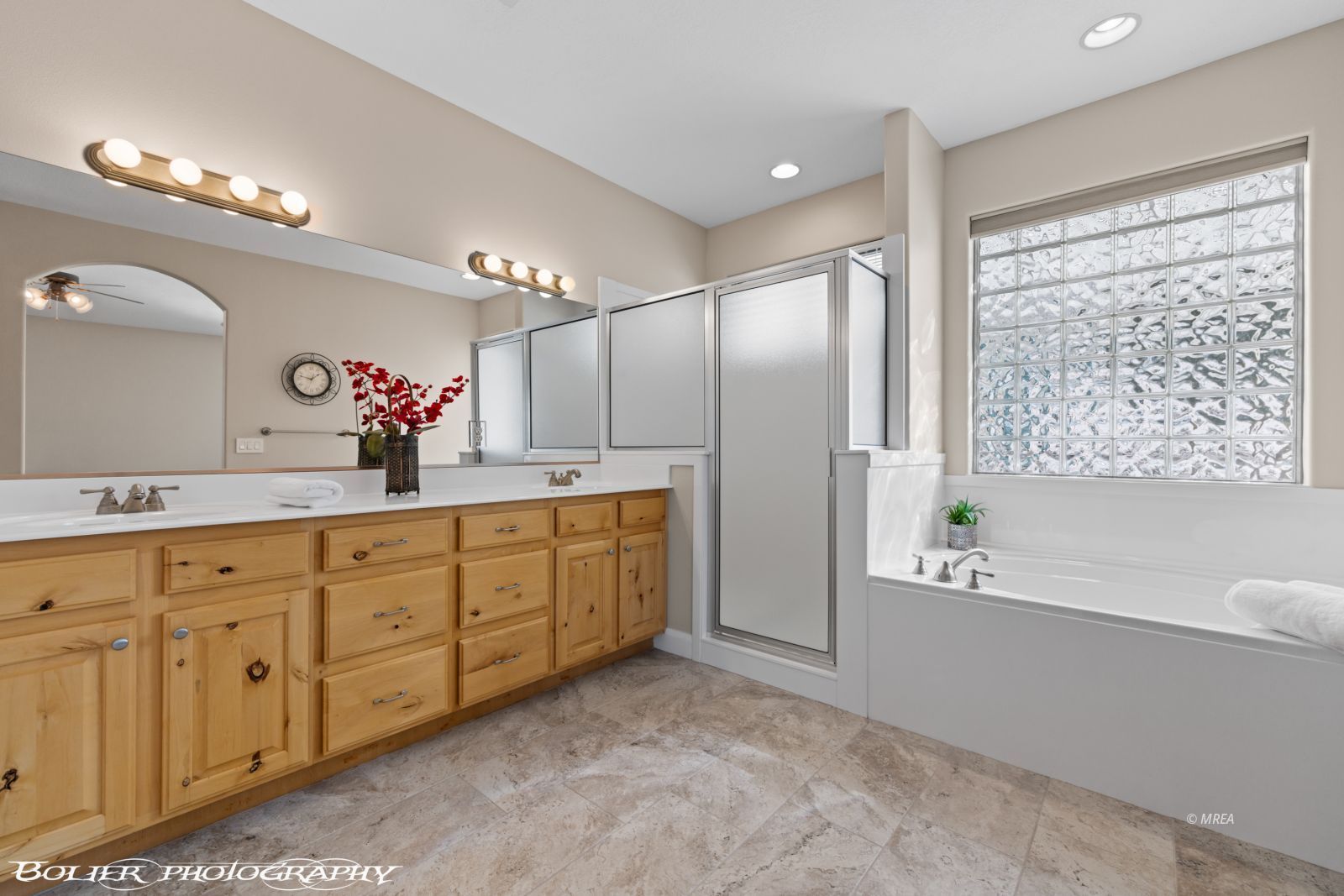 454  Highland View Ct