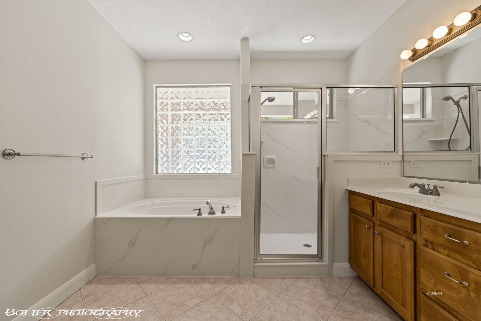 526  Highland View Ct