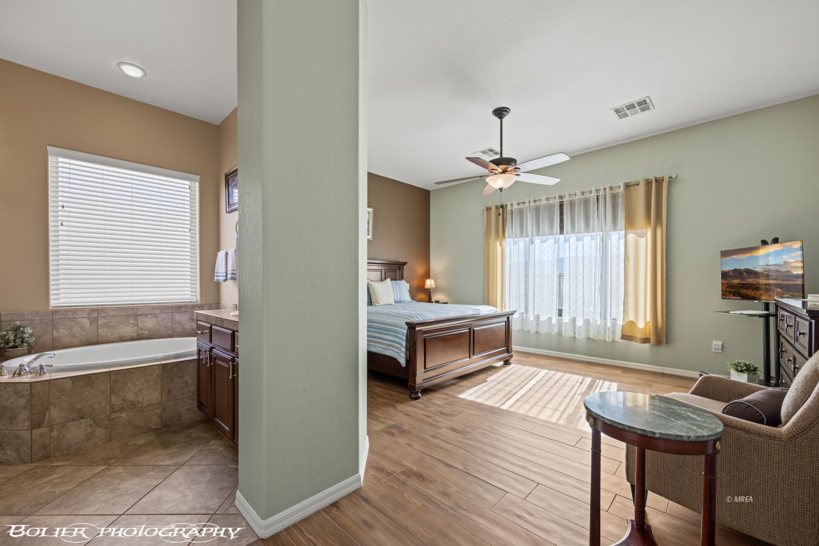 1540  Sandstone Bluffs VW 