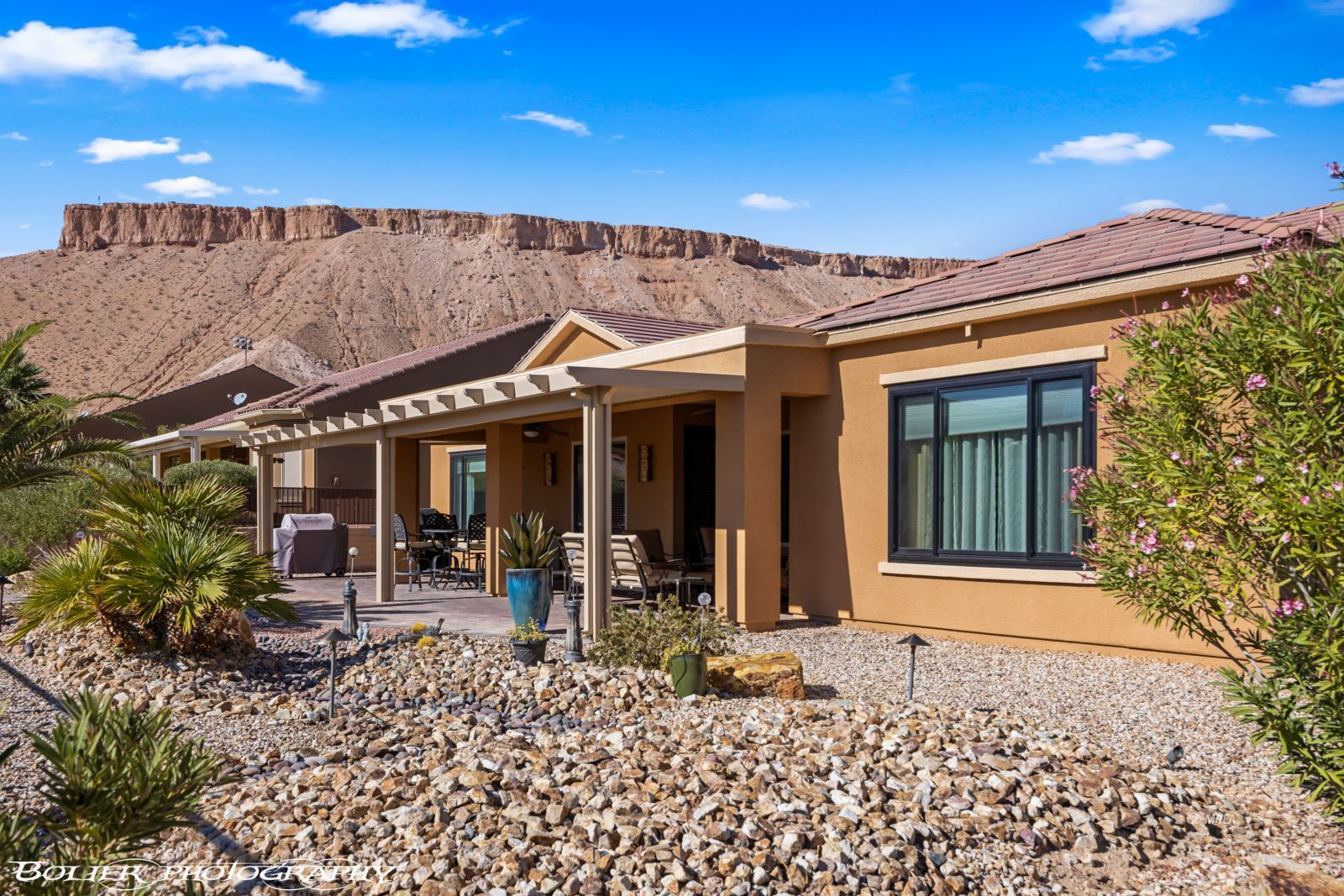 1540  Sandstone Bluffs VW 