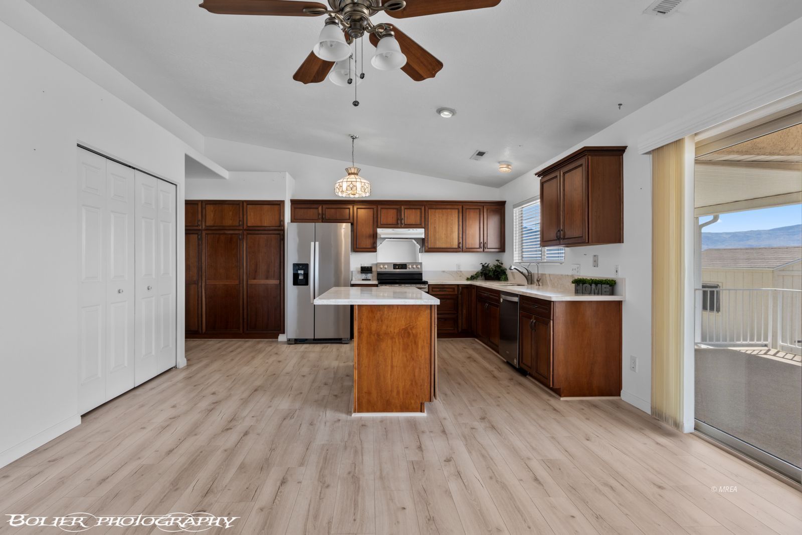 484  Valley View Cir