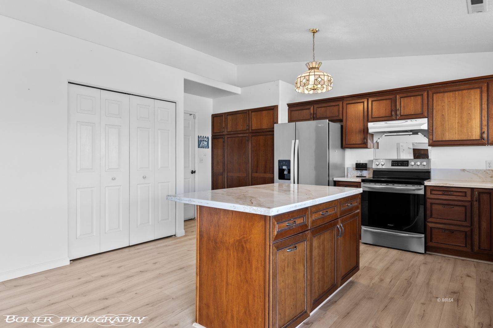 484  Valley View Cir