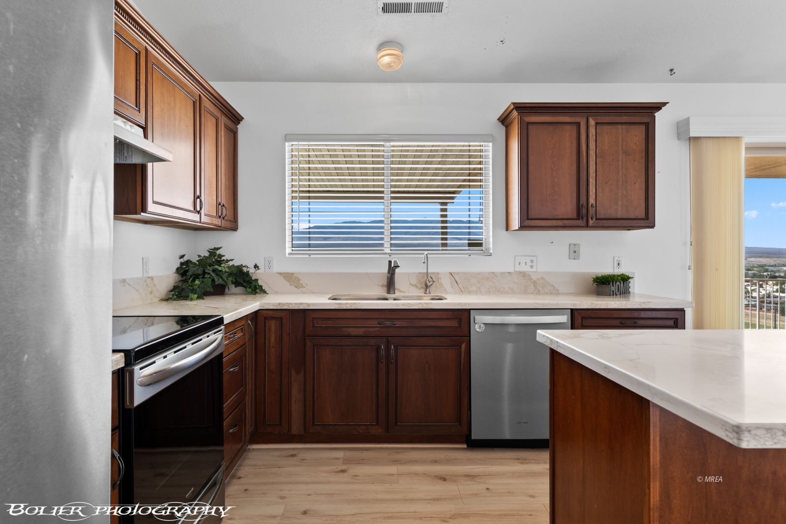 484  Valley View Cir