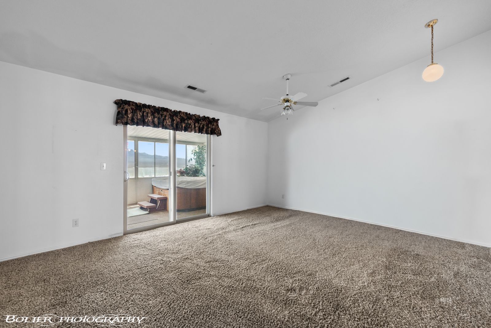 484  Valley View Cir