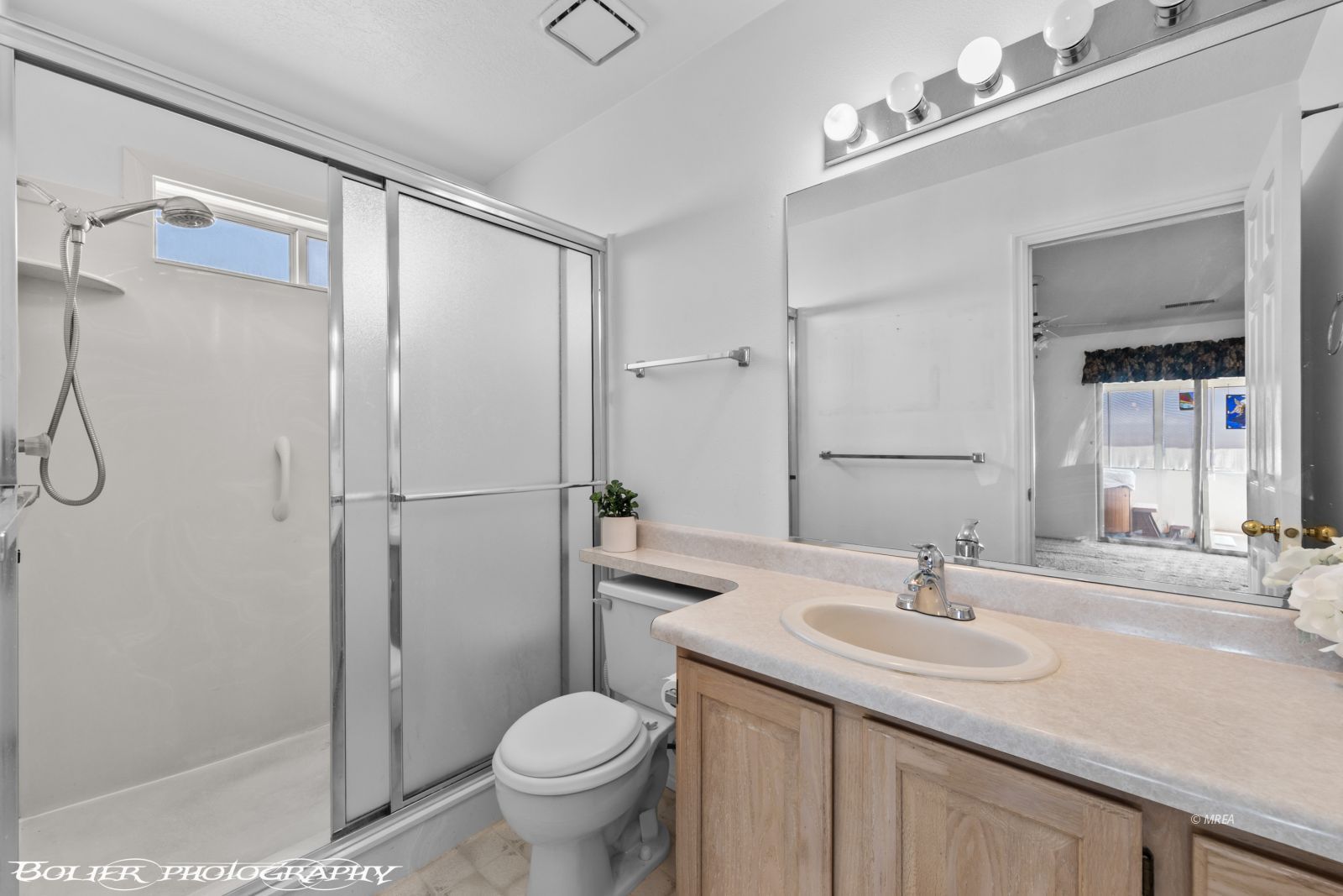 484  Valley View Cir