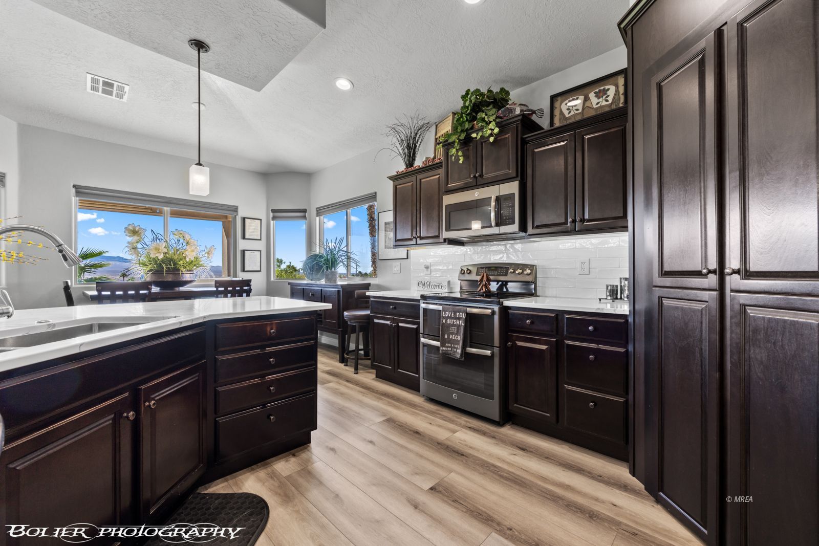 672  Mountain View Dr