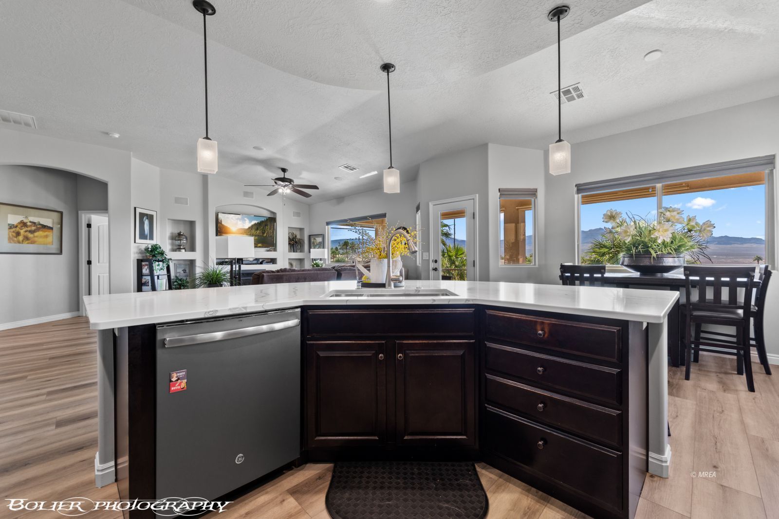 672  Mountain View Dr