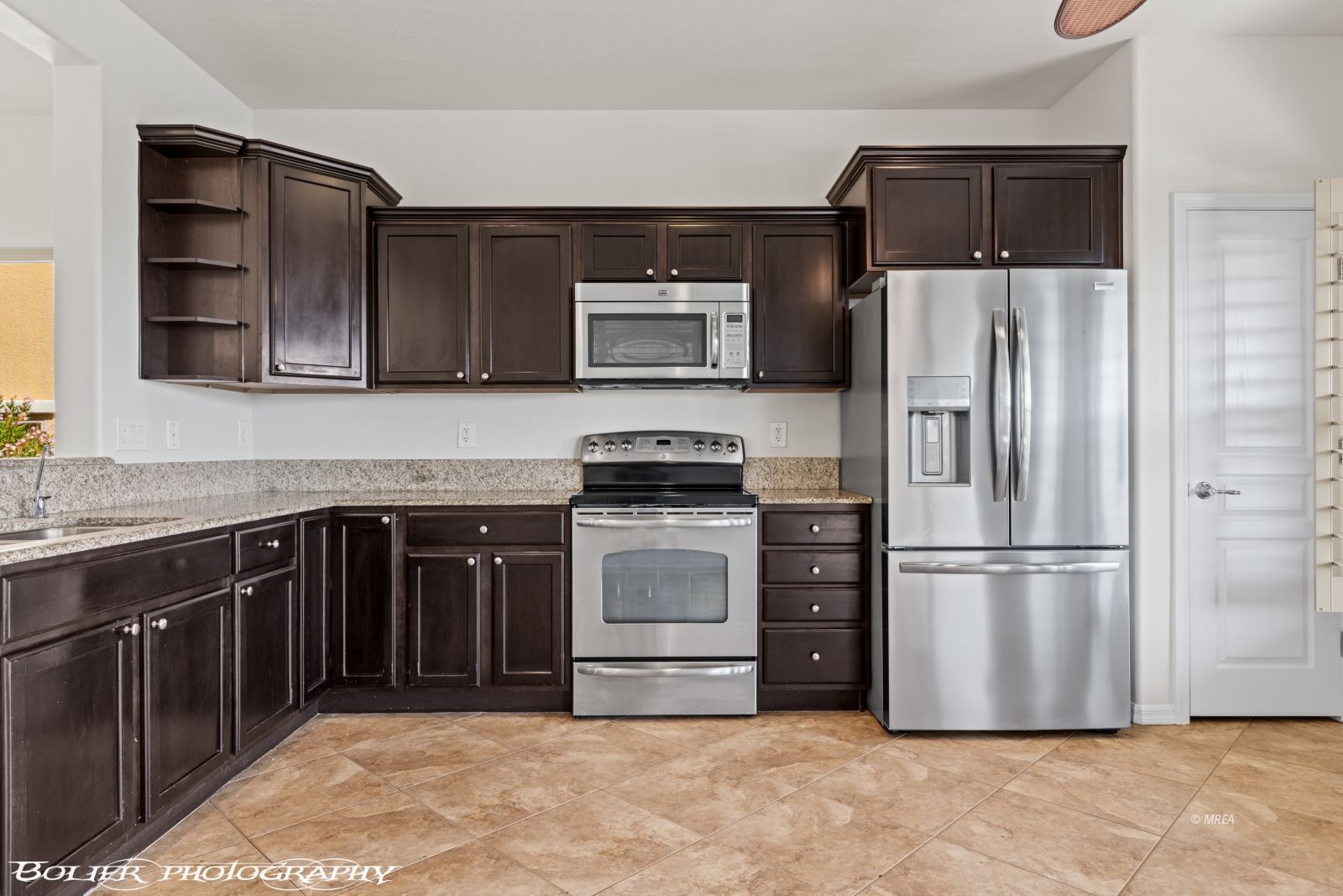 890  Frontier Pass Trl