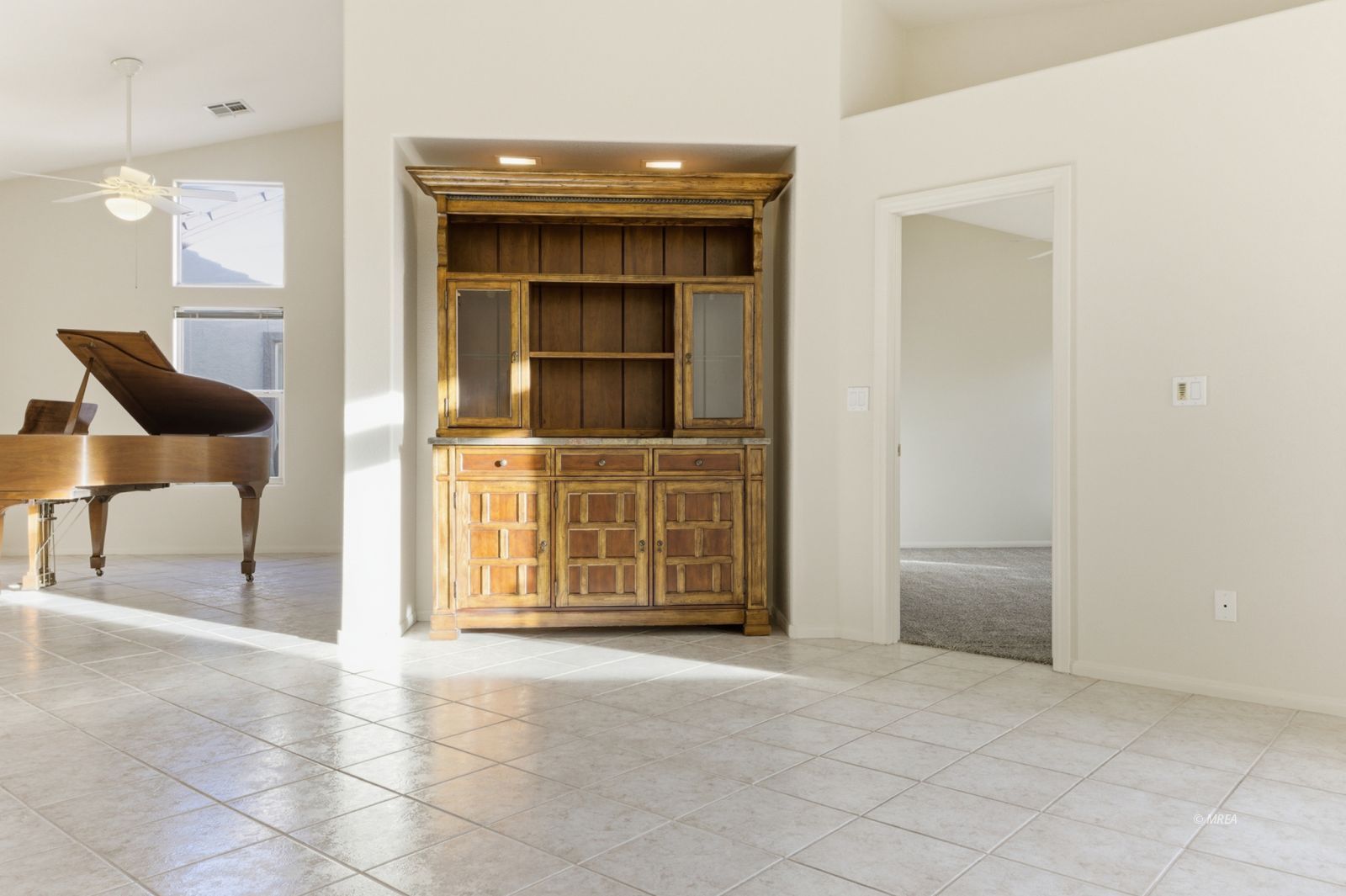 424  Beacon Ridge Way