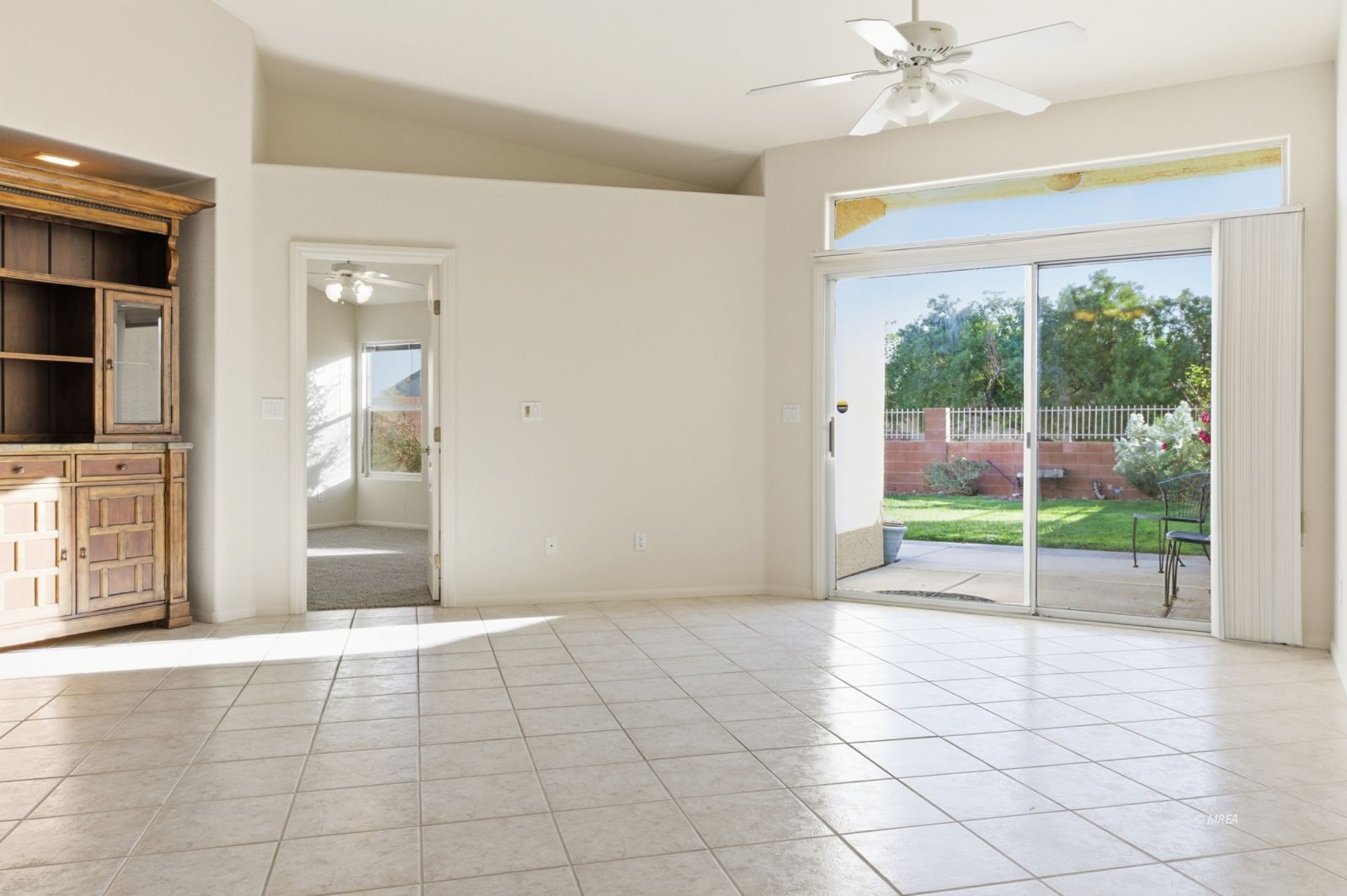 424  Beacon Ridge Way