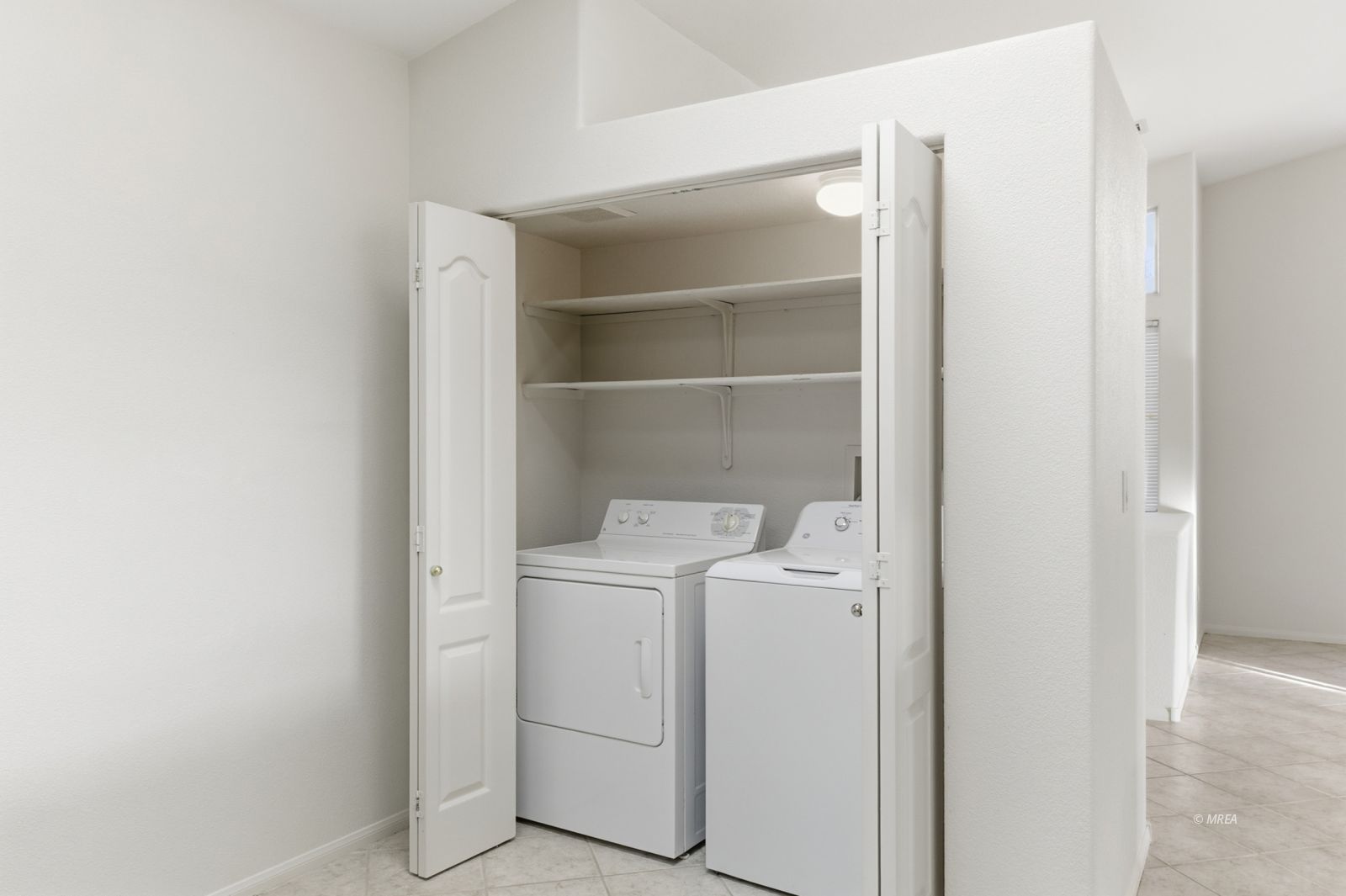 424  Beacon Ridge Way