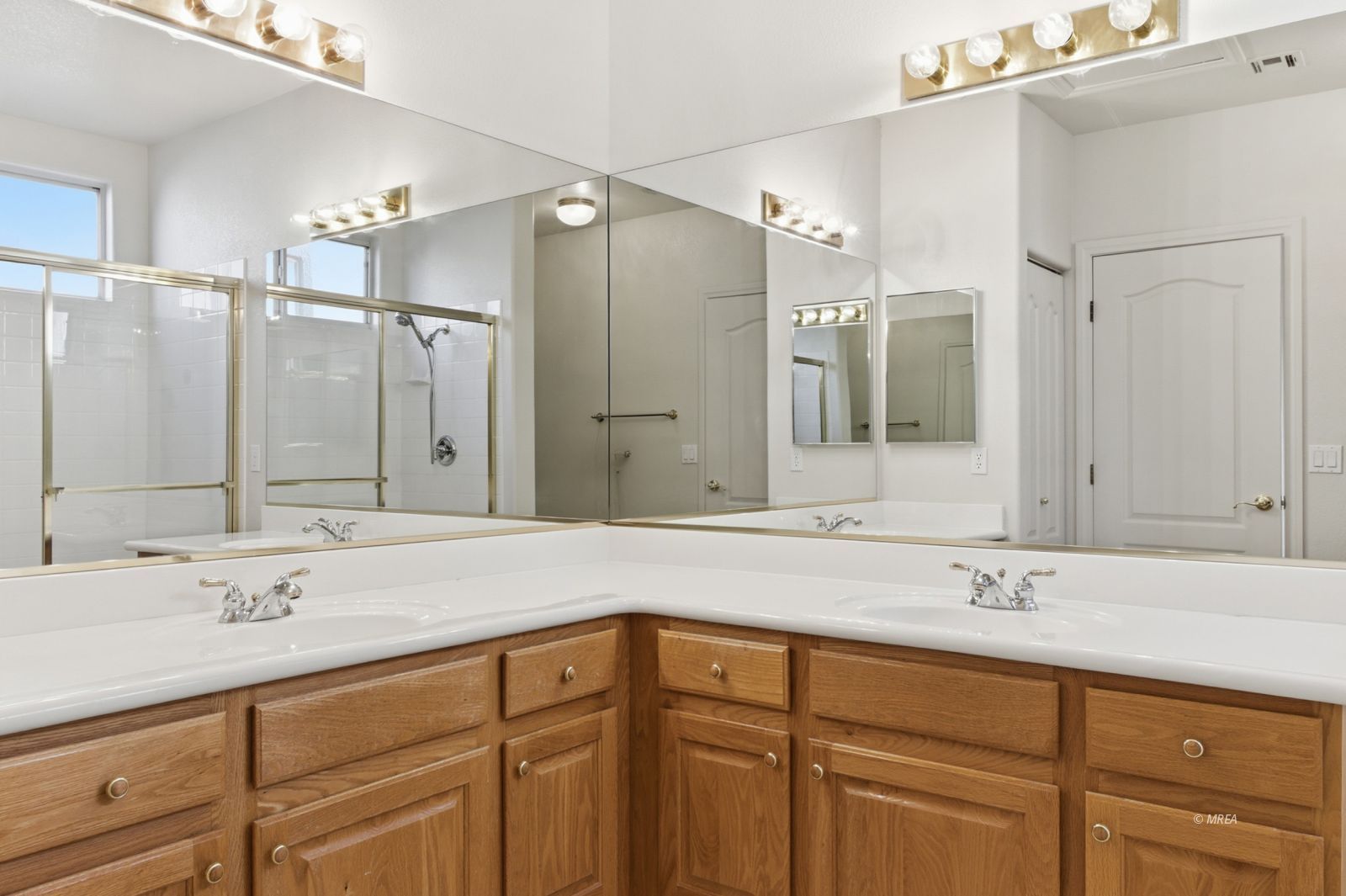 424  Beacon Ridge Way