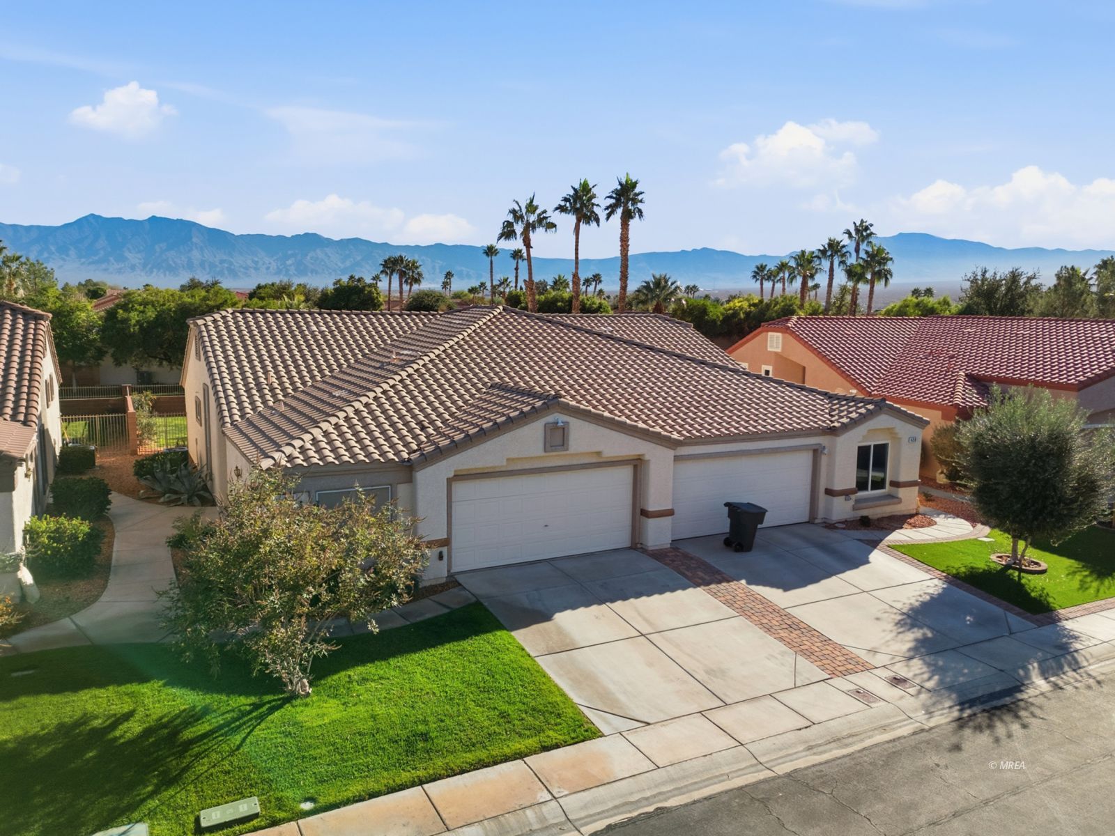 424  Beacon Ridge Way