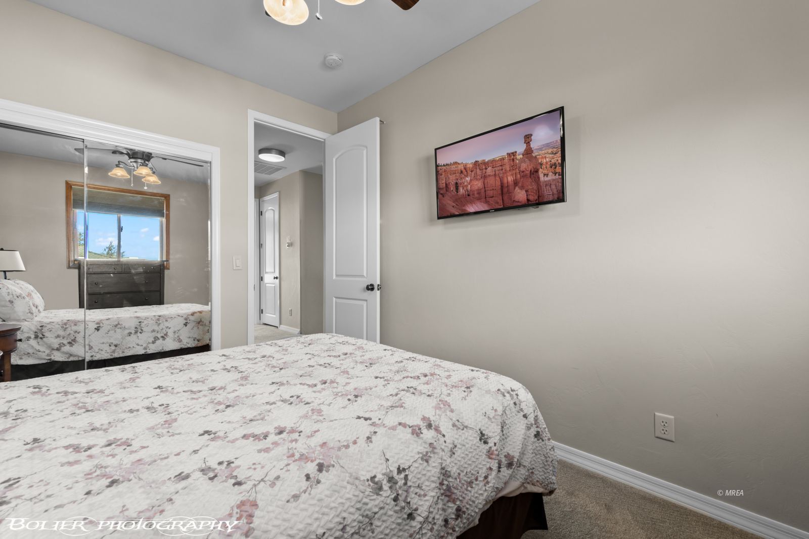 400  Paradise Pkwy  #127