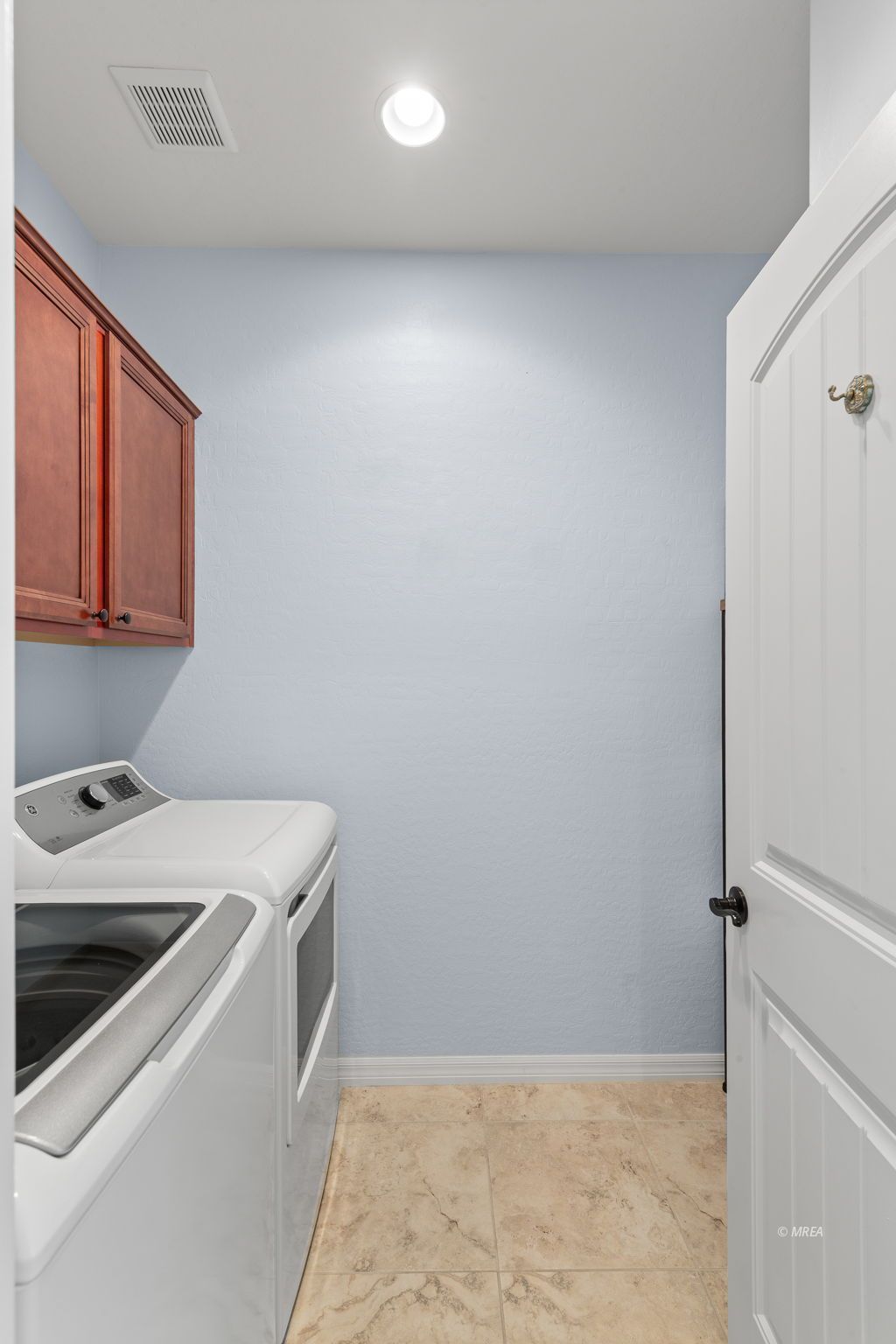 597  Bridle Path Cir