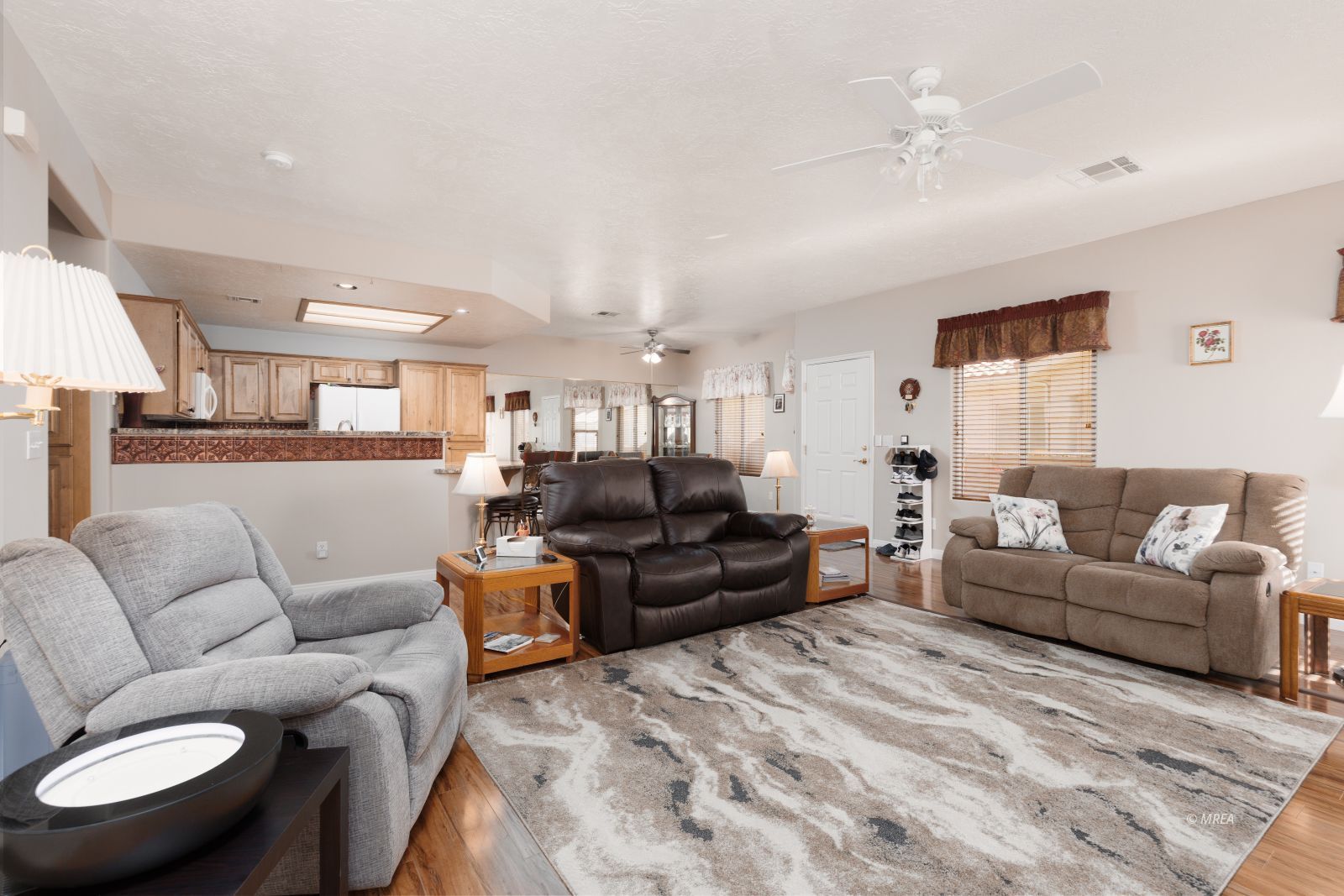 2324  517 W Mesquite Blvd 