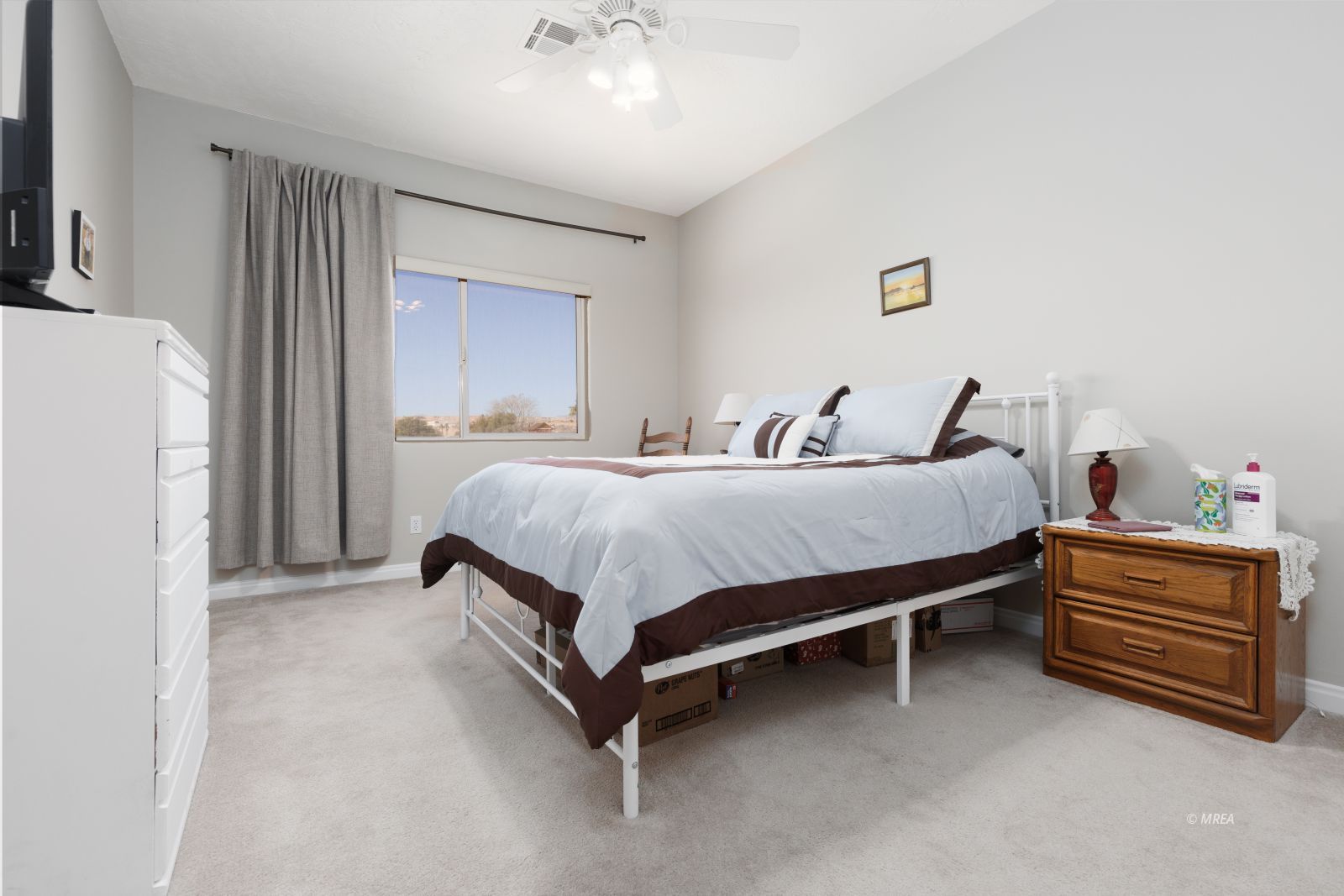 2324  517 W Mesquite Blvd 