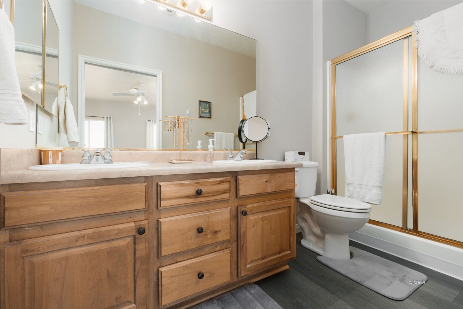 2324  517 W Mesquite Blvd 