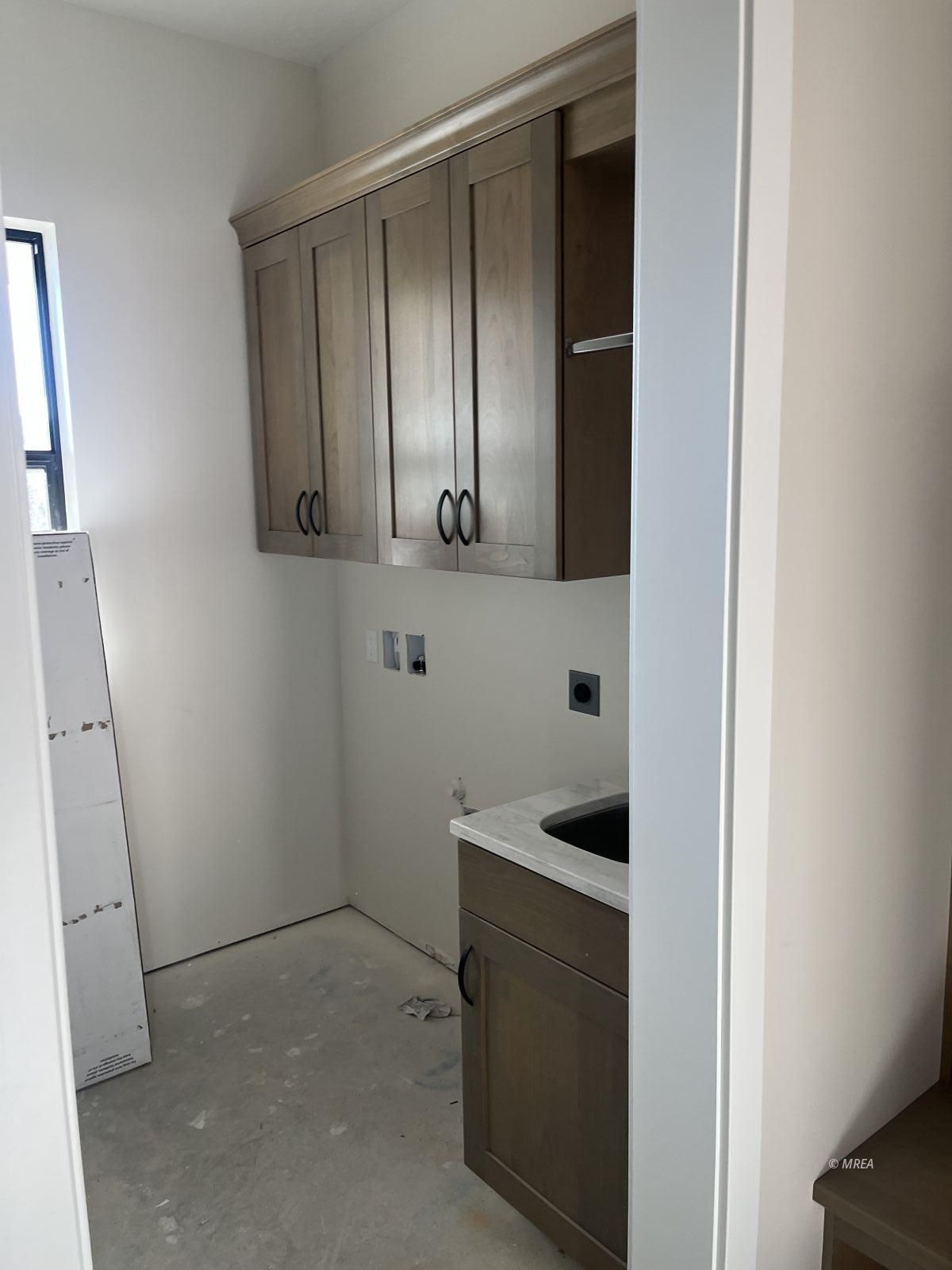 1558  Pomegranate Trl 