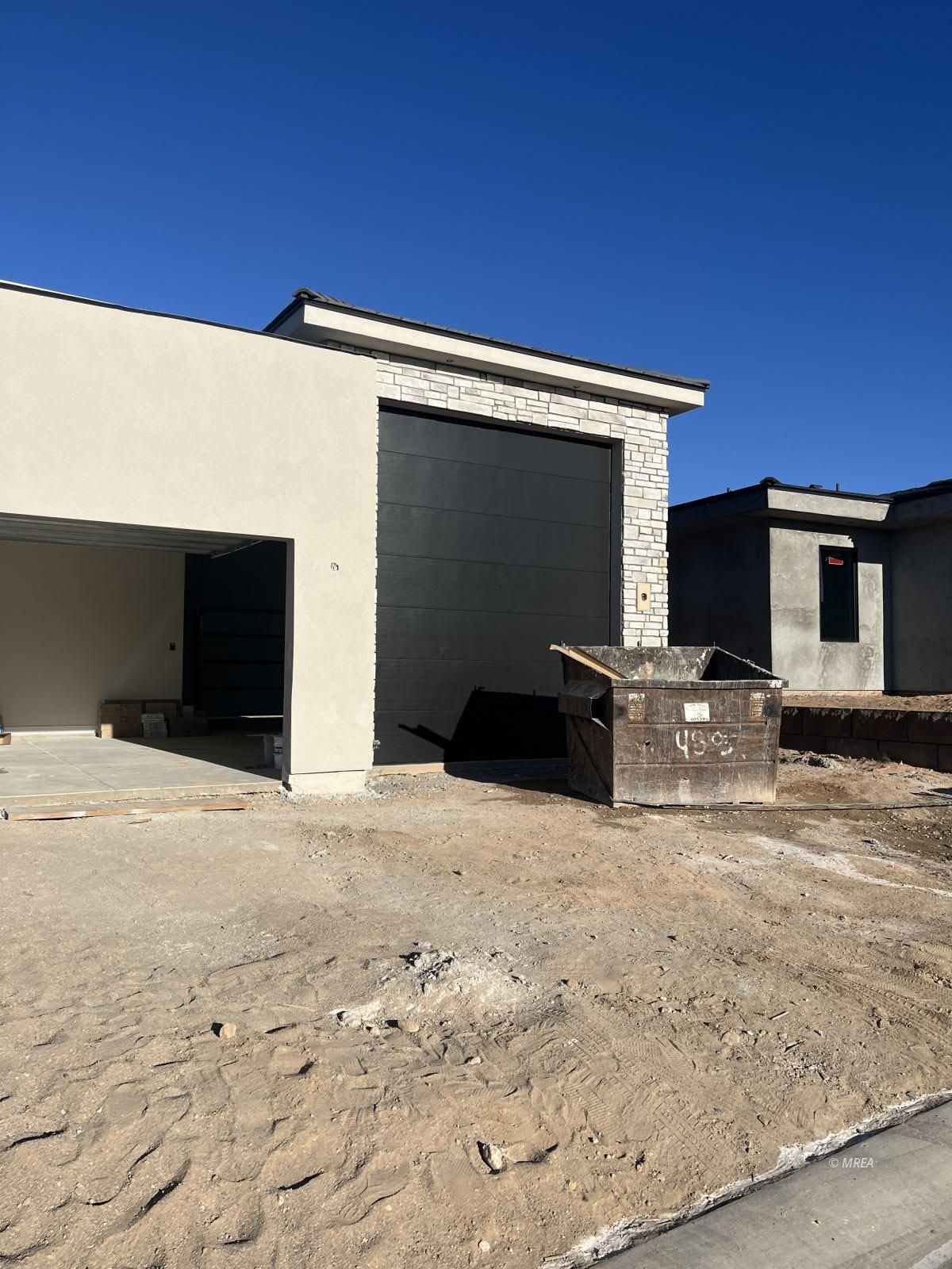 1558  Pomegranate Trl 