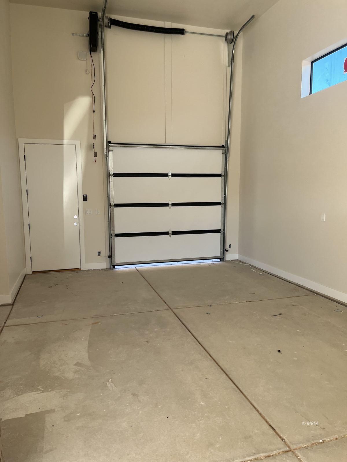 1558  Pomegranate Trl 