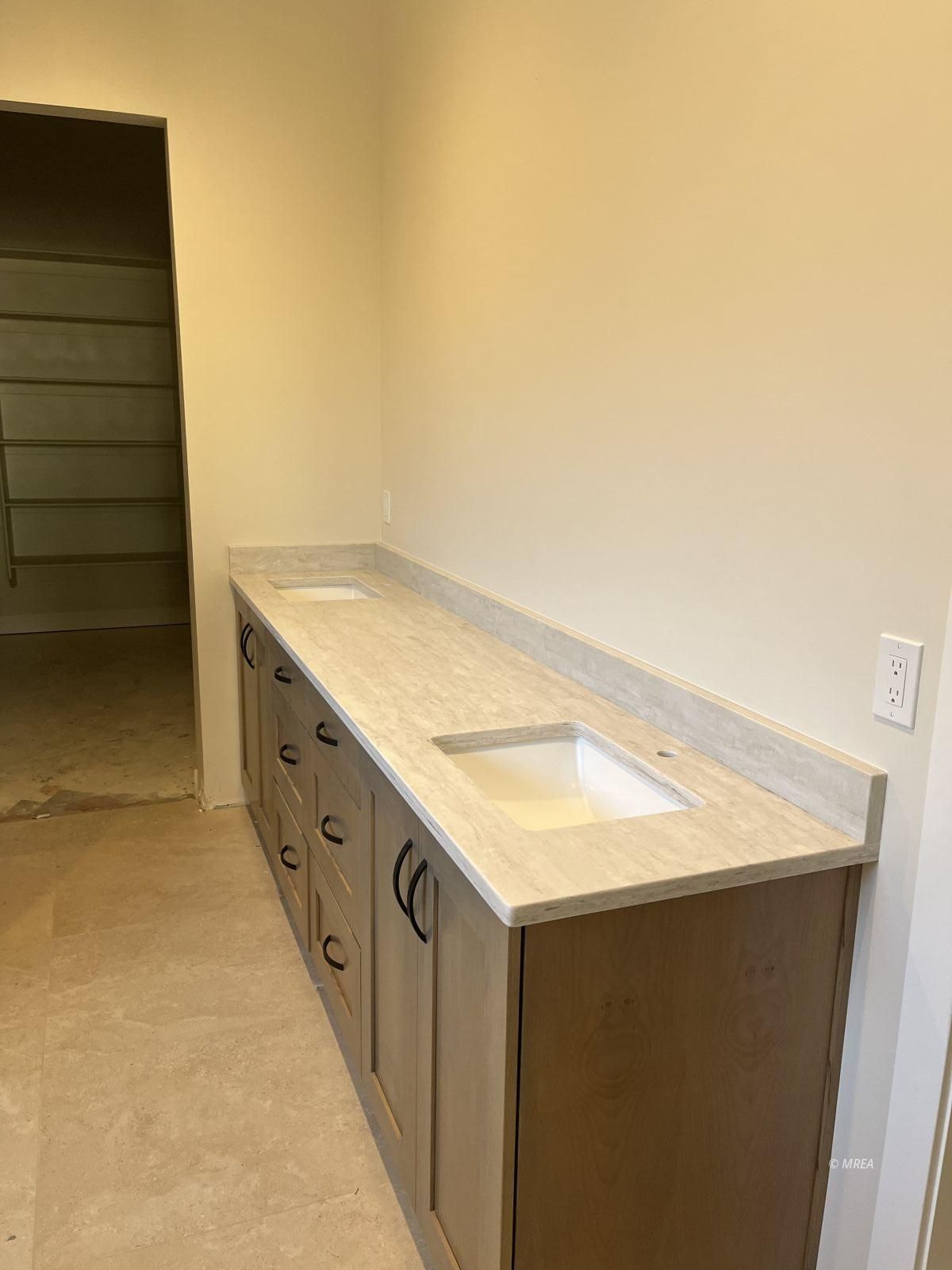 1558  Pomegranate Trl 