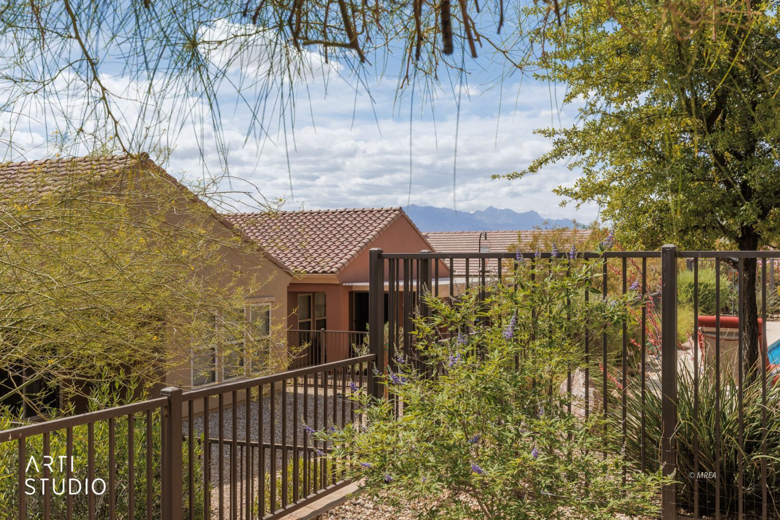 1064  Buckboard Trail 