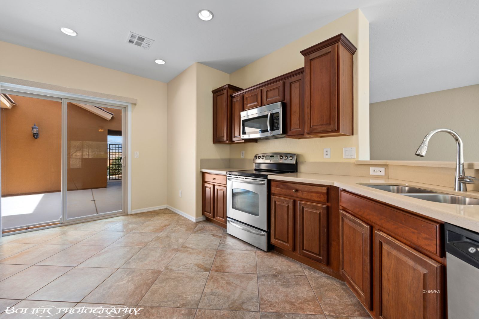 1421  Chuck Wagon Run 