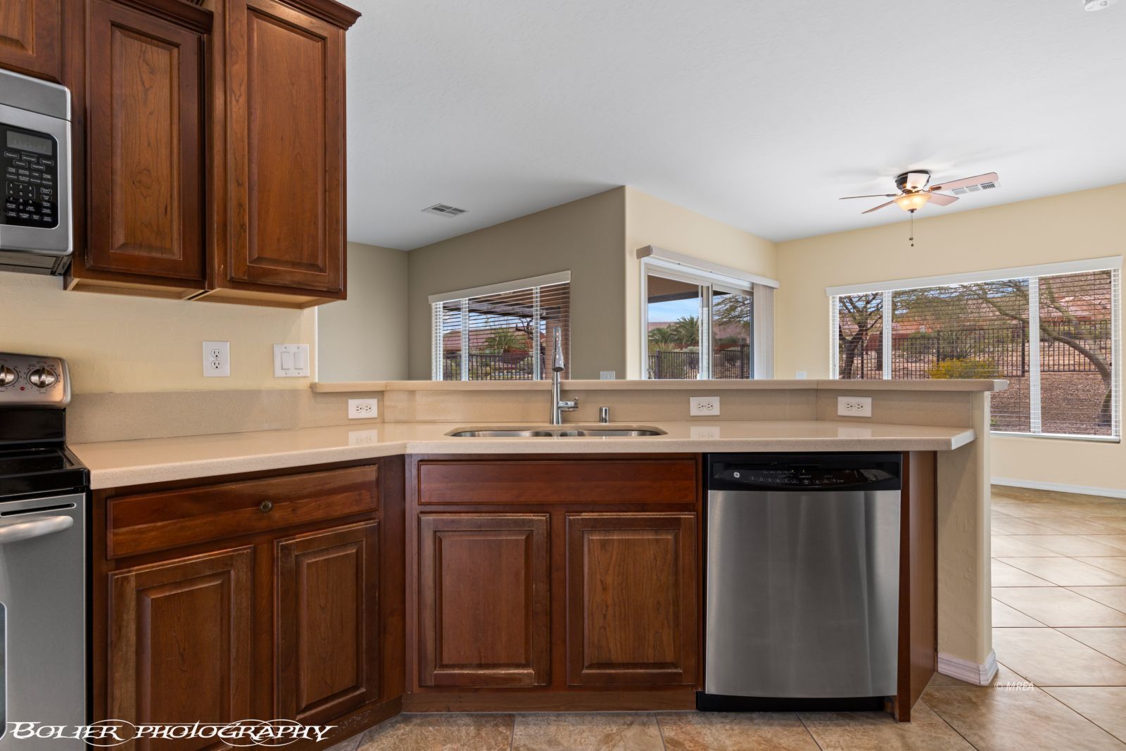 1421  Chuck Wagon Run 