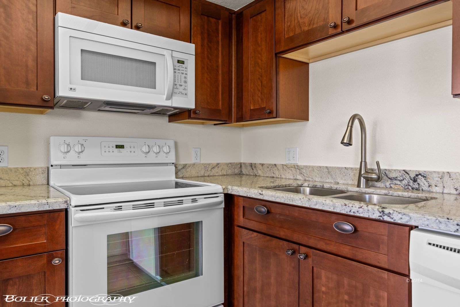 451  Mesa Blvd  #201