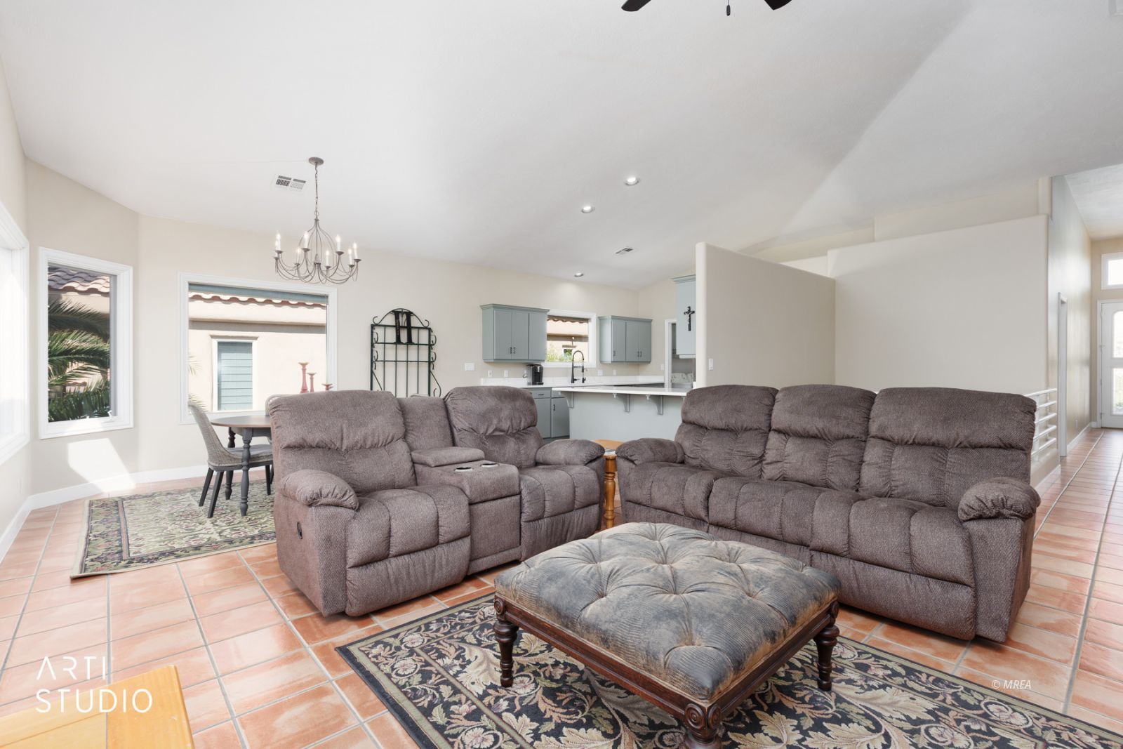 250  Pinnacle Ct