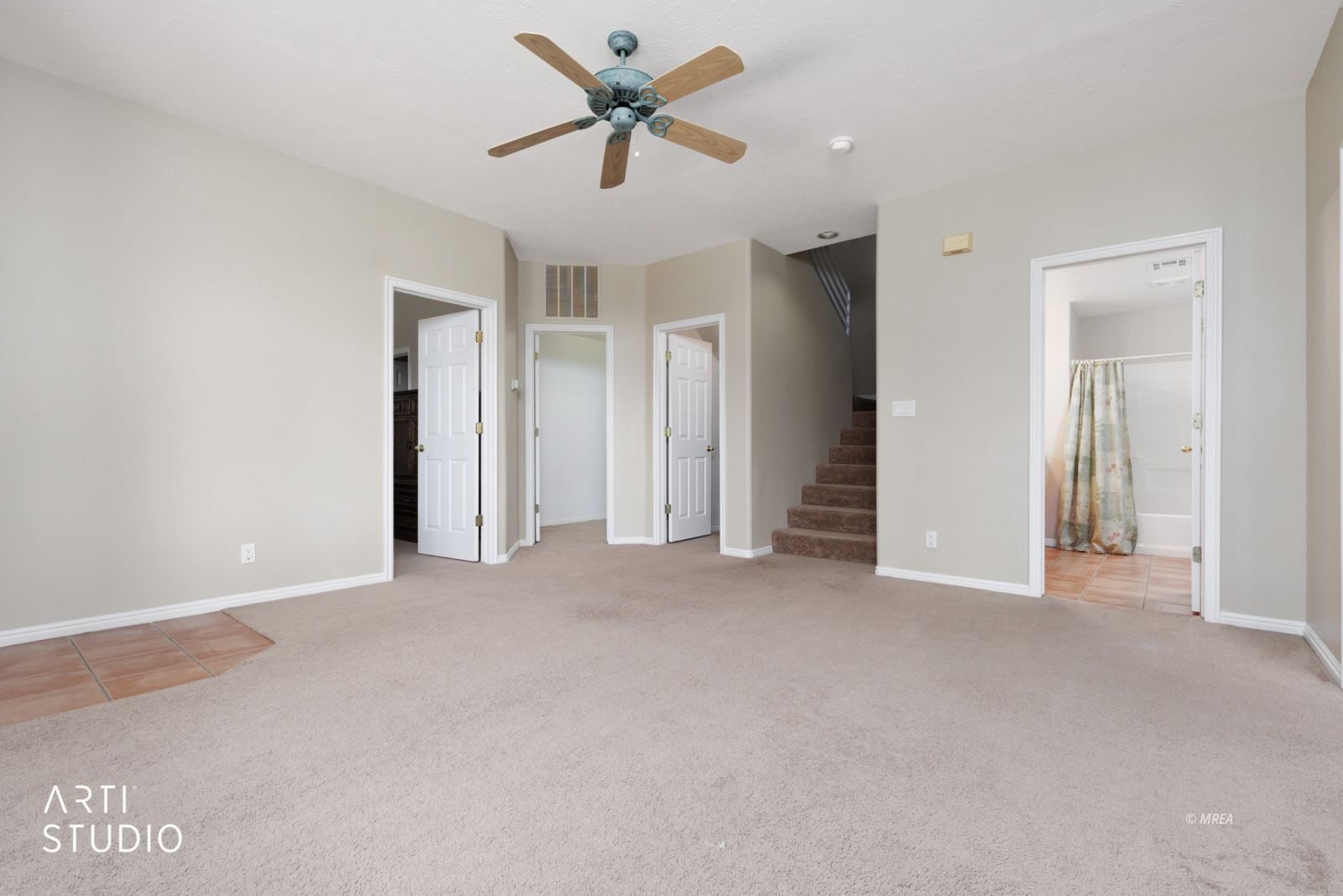 250  Pinnacle Ct