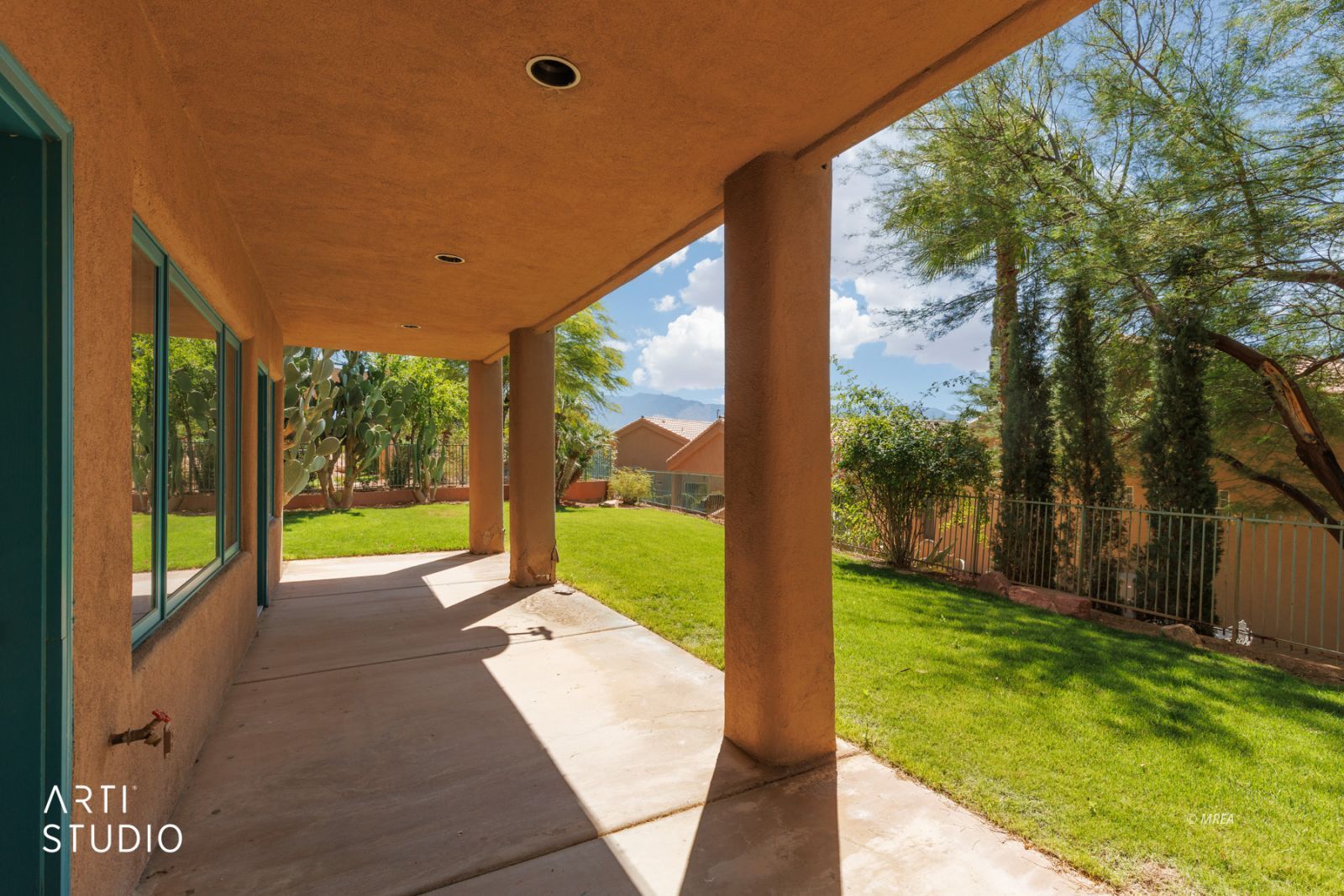 250  Pinnacle Ct
