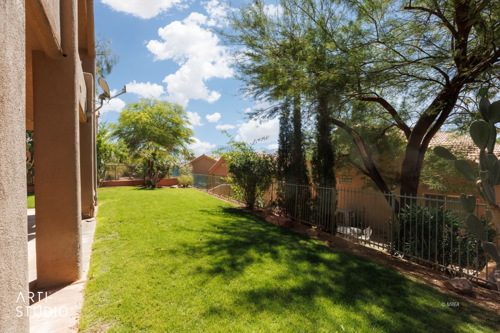 250  Pinnacle Ct