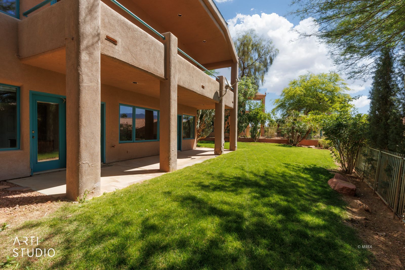 250  Pinnacle Ct