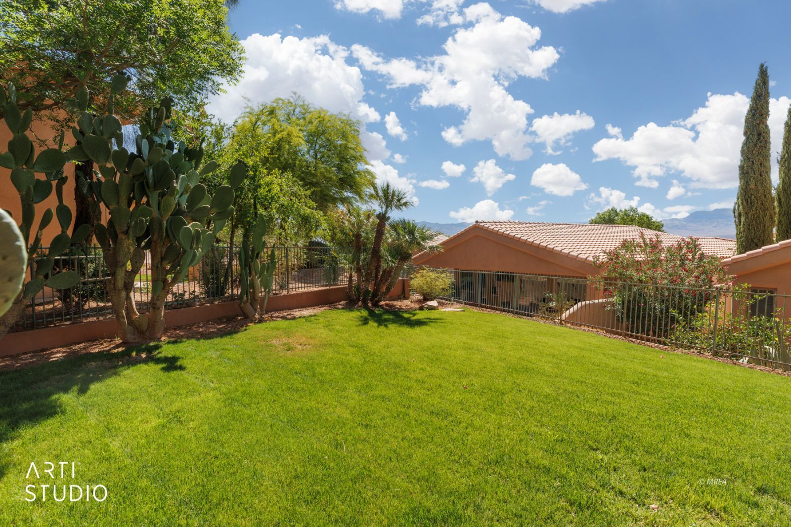 250  Pinnacle Ct