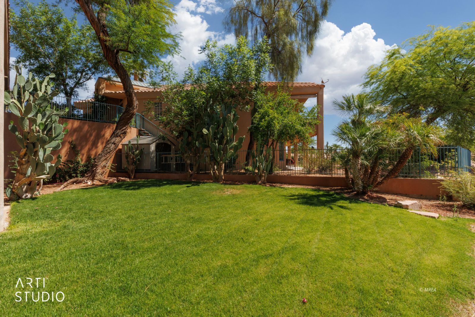 250  Pinnacle Ct