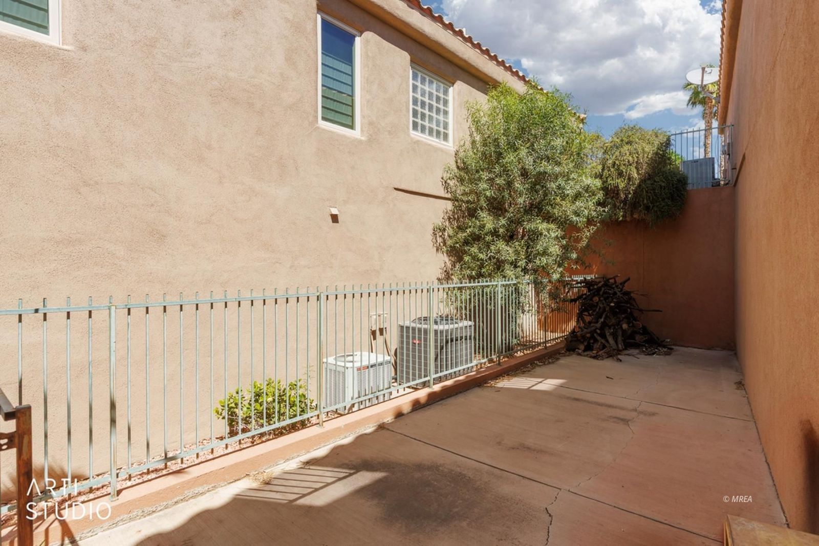 250  Pinnacle Ct