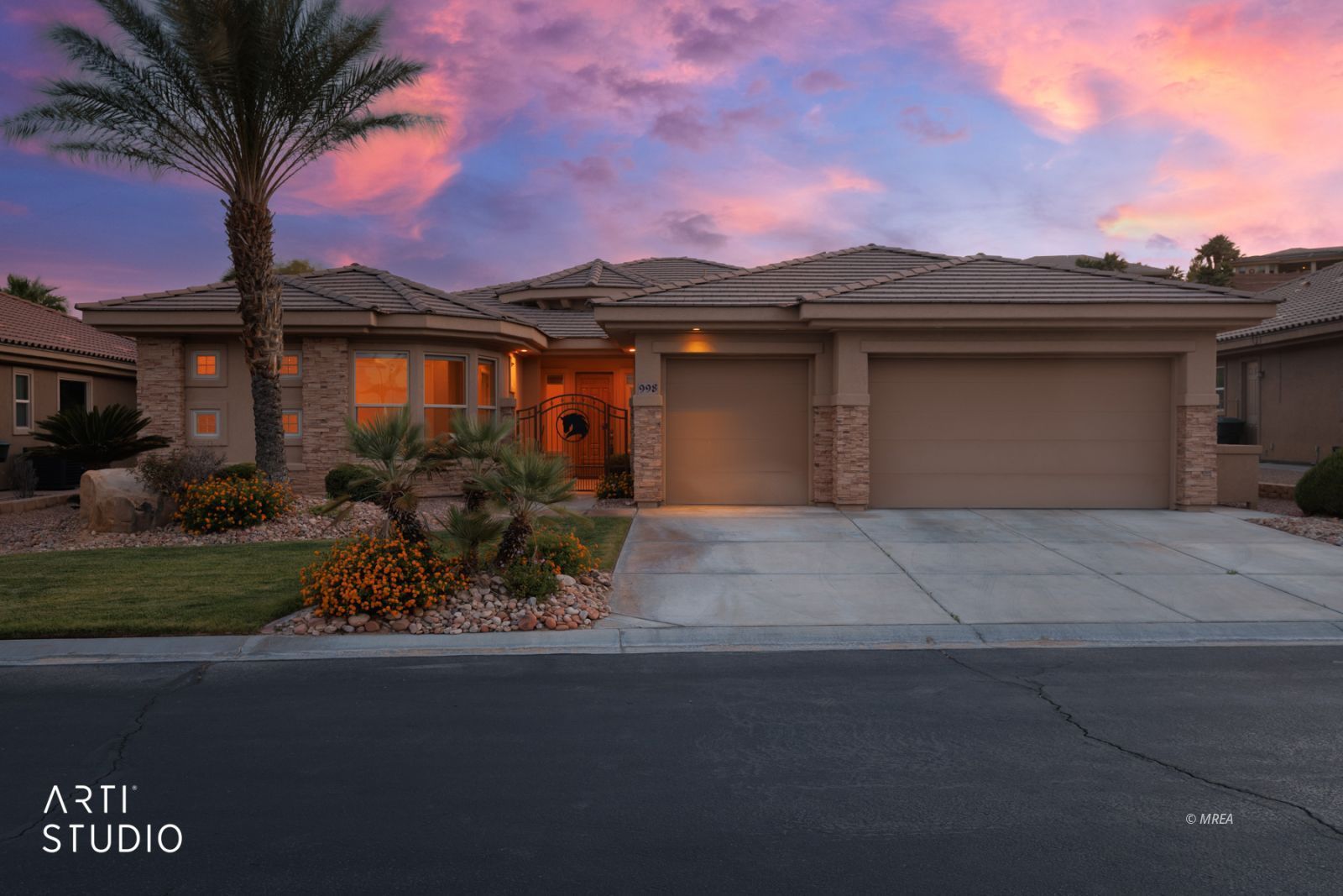 998  Crest View Dr