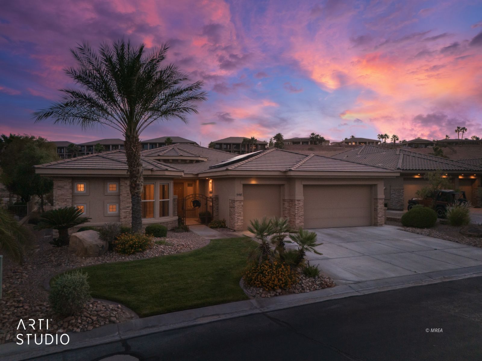 998  Crest View Dr