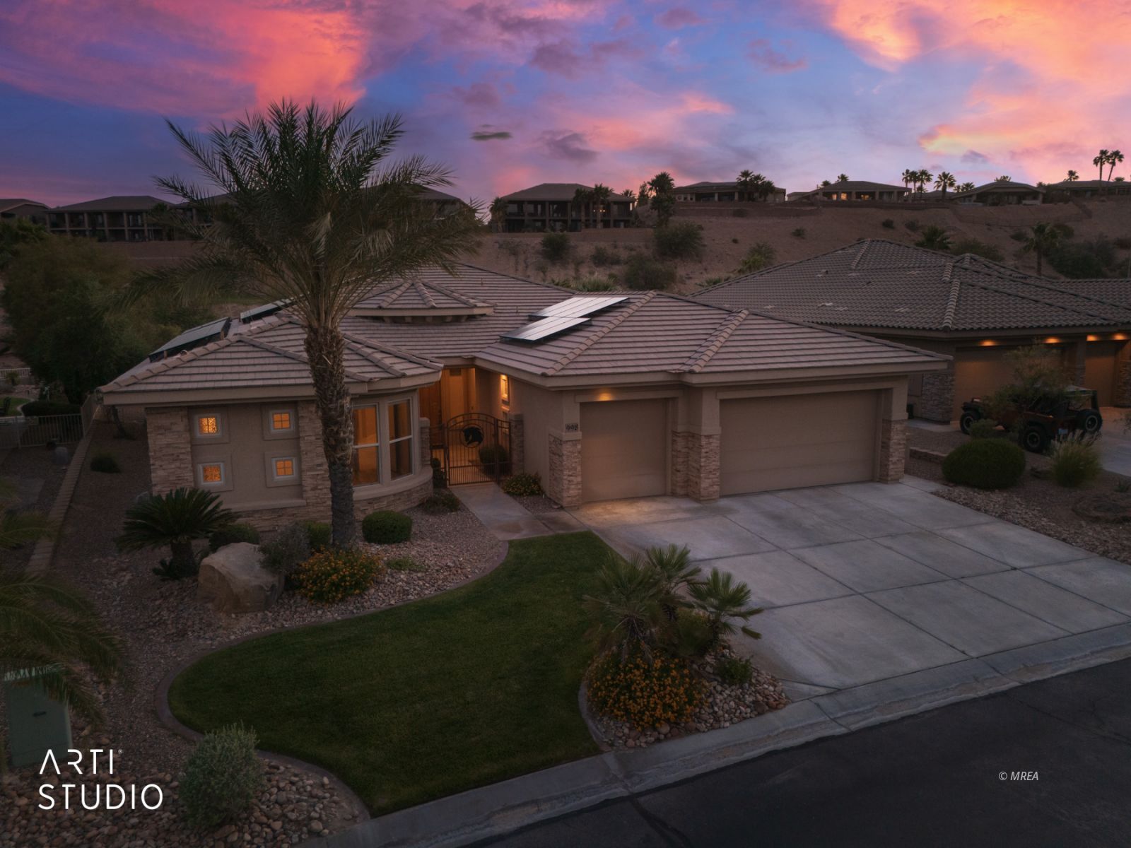 998  Crest View Dr
