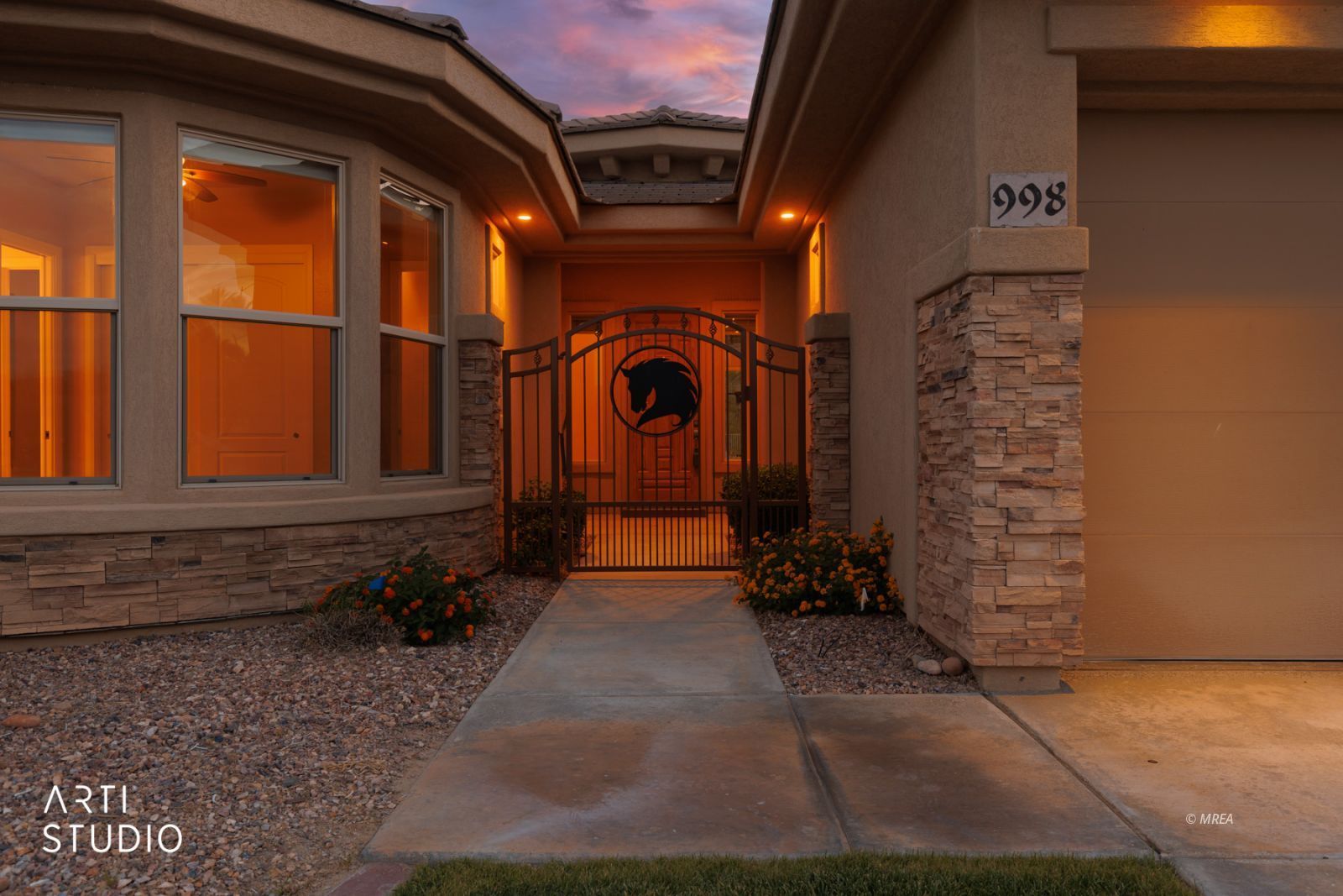 998  Crest View Dr